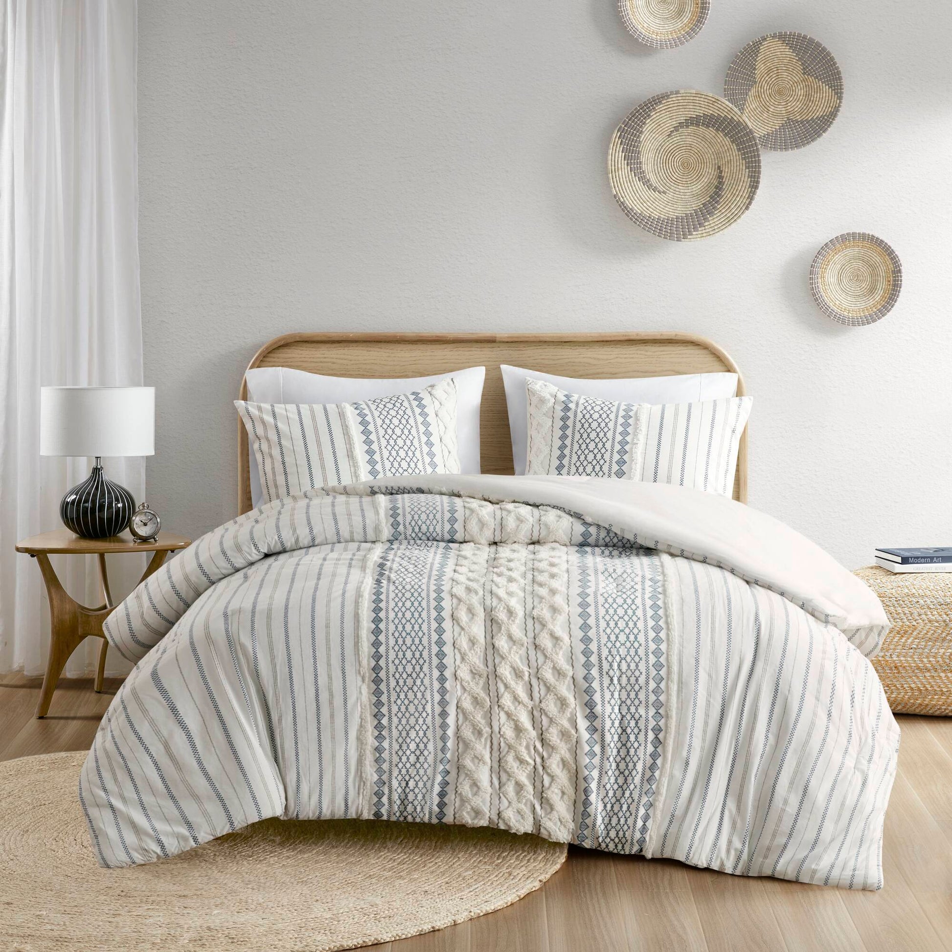 Cotton Printed Comforter Set With Chenille White Navy King Cal King King White Navy Cotton