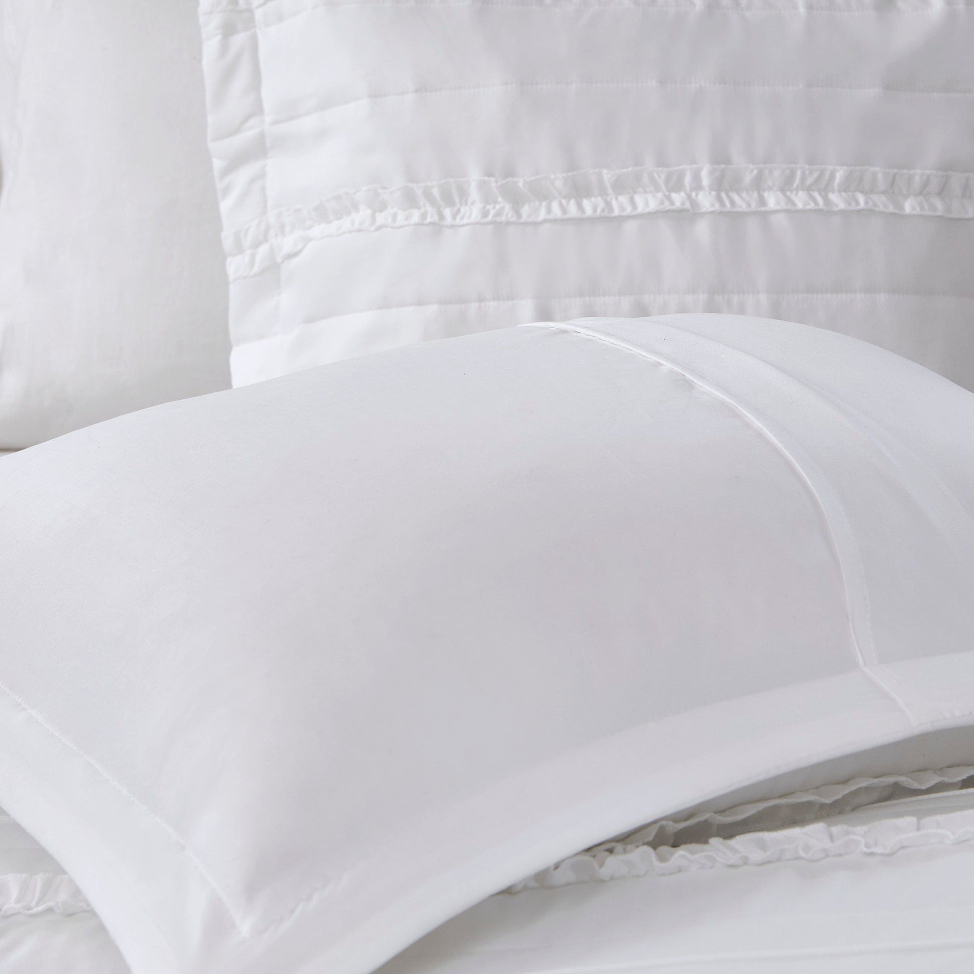 5 Piece Microfiber Ruffled Comforter Set White Queen Queen White Polyester