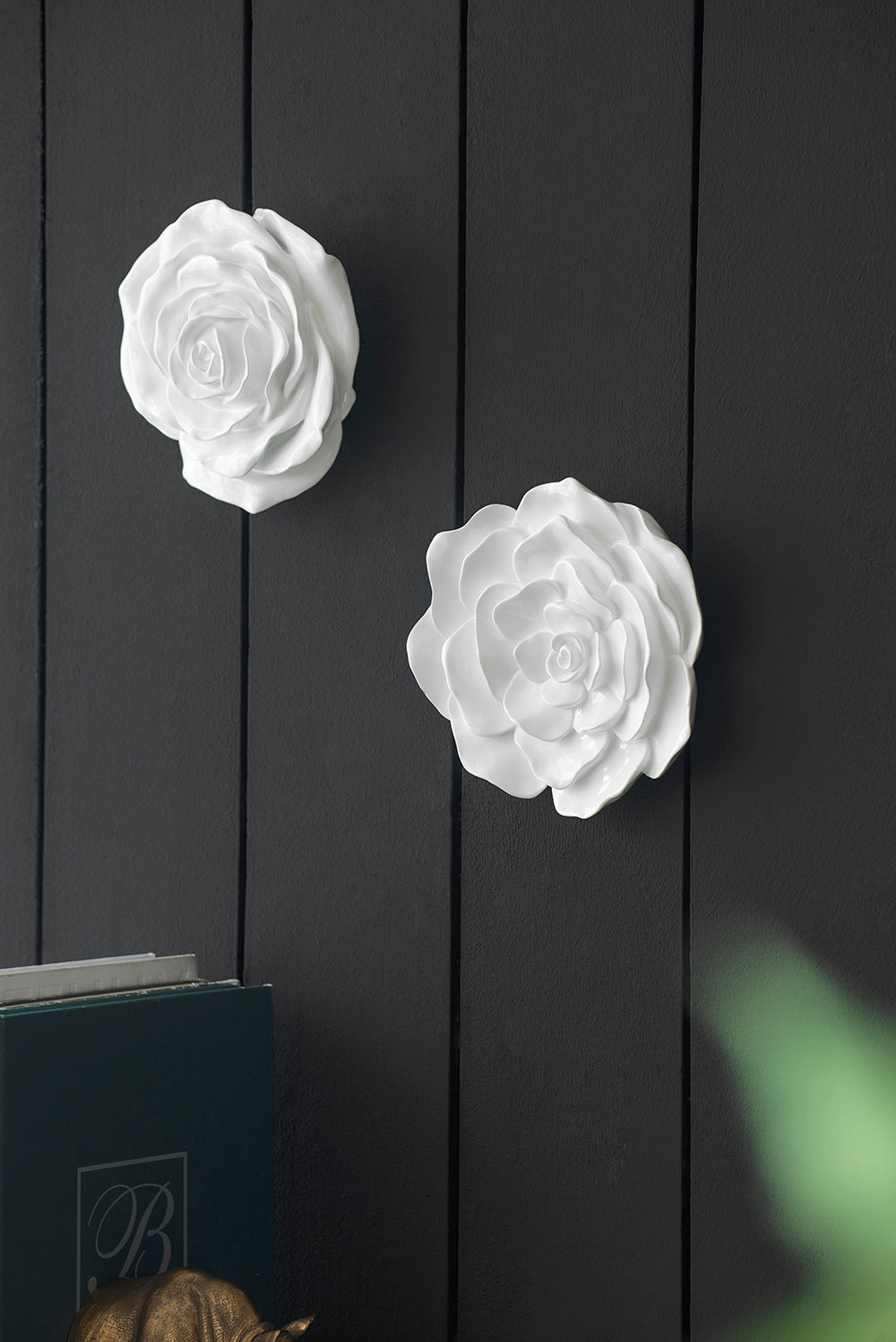 S 2 White Rose Hanging Wall Accents White Resin