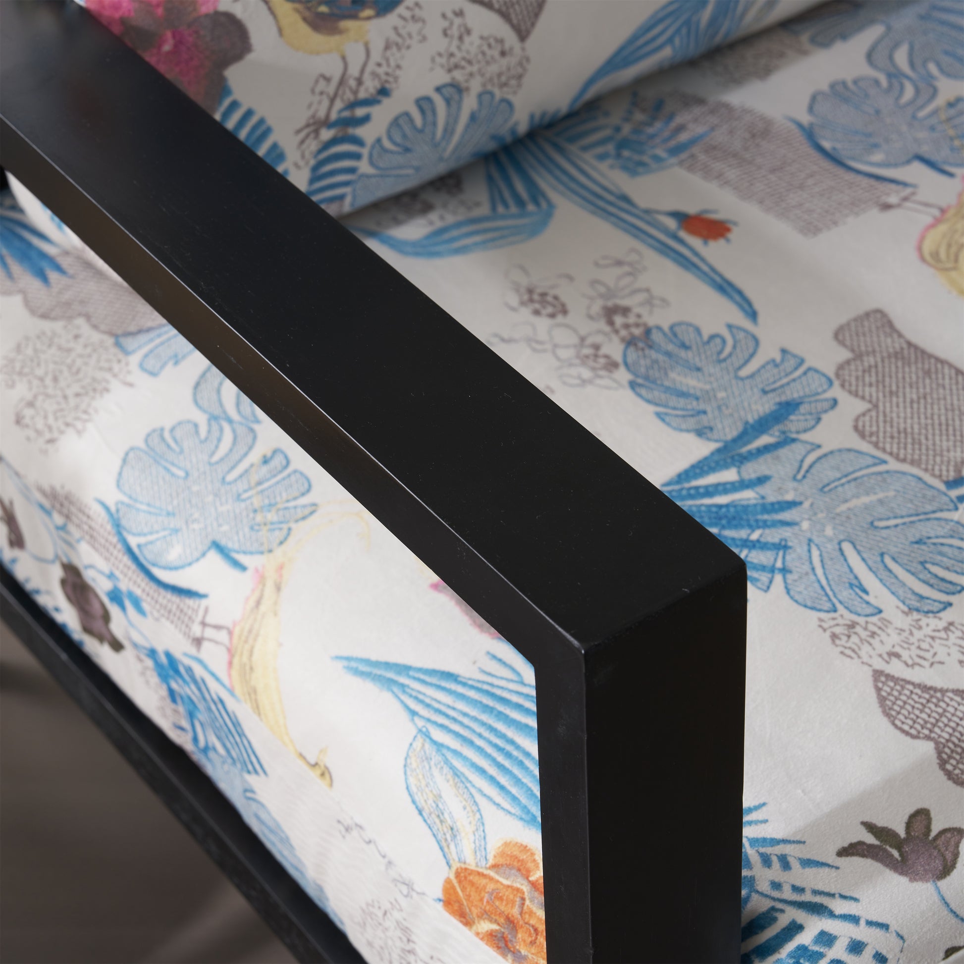 Retro Low Back Floral Print Velvet Accent Armchair With Gold Metal Legs & Rubberwood Frame, Wide Armrest Mid Century Lounge Chair With Pillow Back, Sofa Chair For Living Room & Balcony, Blue Floral