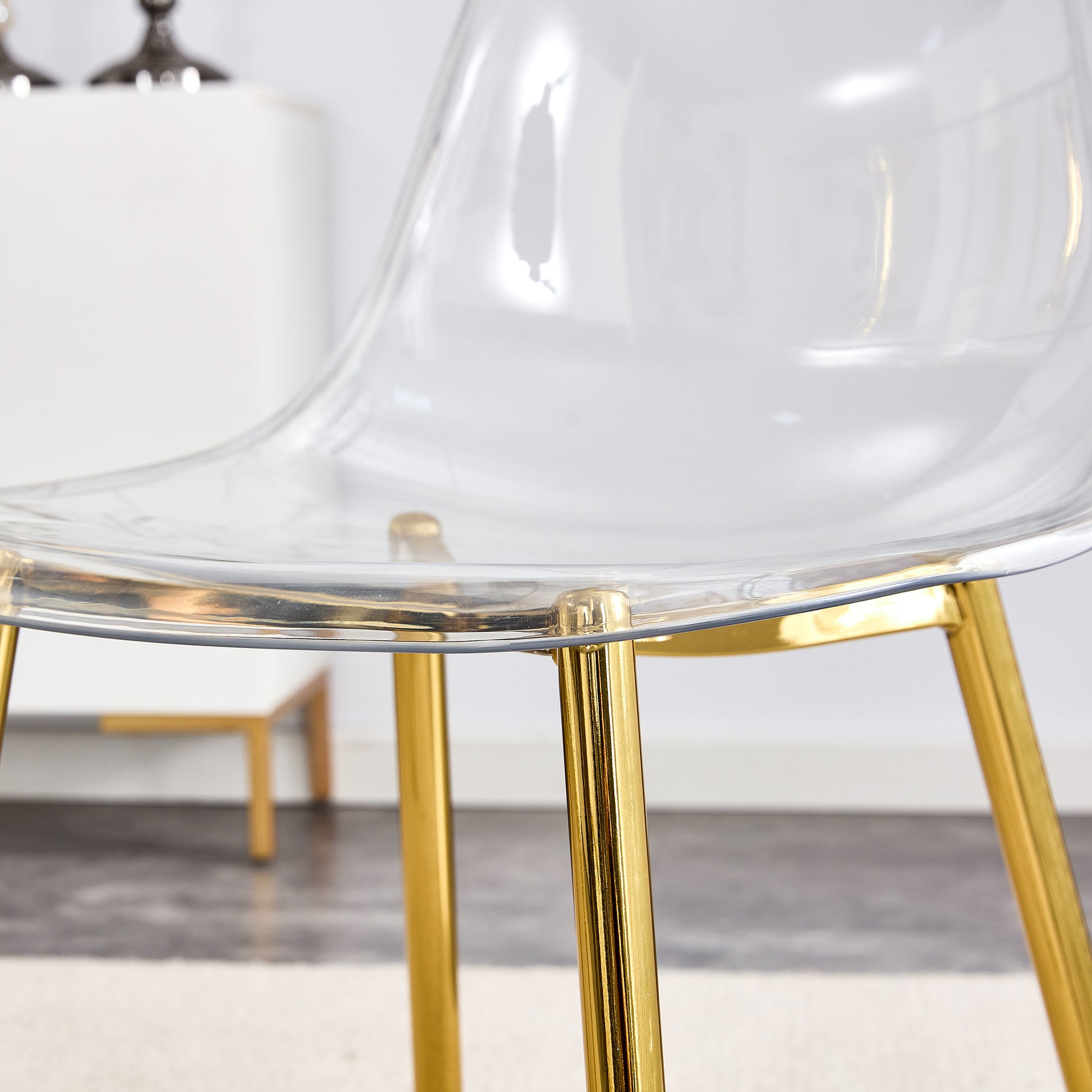 A Modern Minimalist Style Round Transparent Tempered Glass Table With Gold Metal Legs, Paired With 4 Modern Style Transparent Dining Chairs For A Luxurious Experience. Transparent Seats 4 Glass