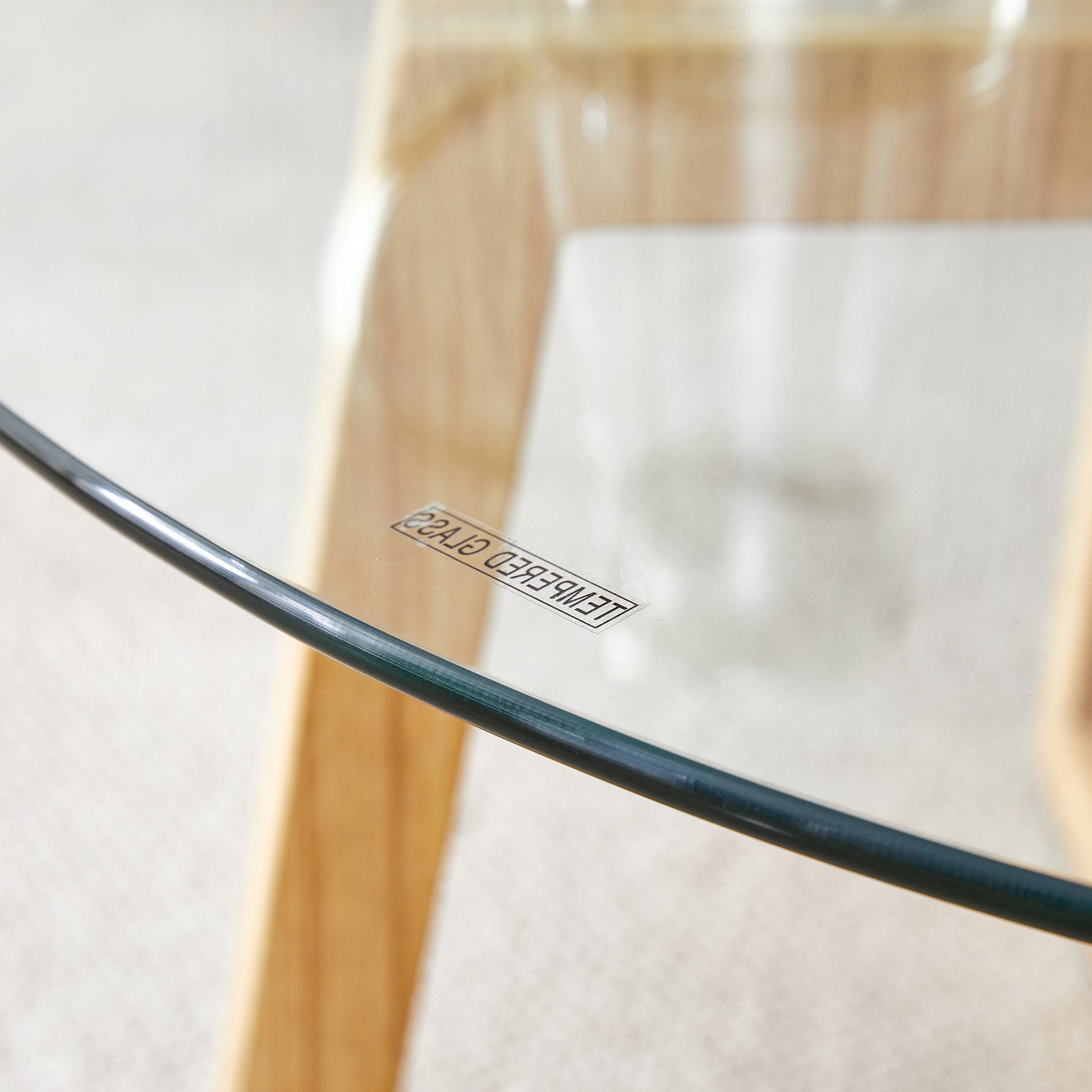 Modern Practical Circular Coffee Tables. Made Of Transparent Tempered Glass Tabletop And Wood Colored Mdf Material. Suitable For Living Rooms And Bedrooms.31.5"*31.5"*17.7" Transparent Glass