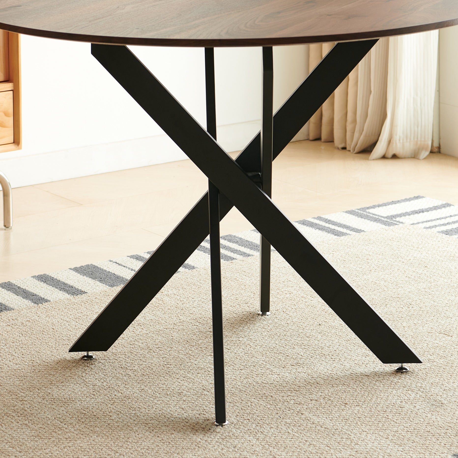 42.1"Black And Wood Color Table Mid Century Dining Table For 4 6 People With Round Mdf Table Top, Pedestal Dining Table, End Table Leisure Coffee Table,Cross Leg Matte Black Natural Kitchen & Dining Tables Mdf