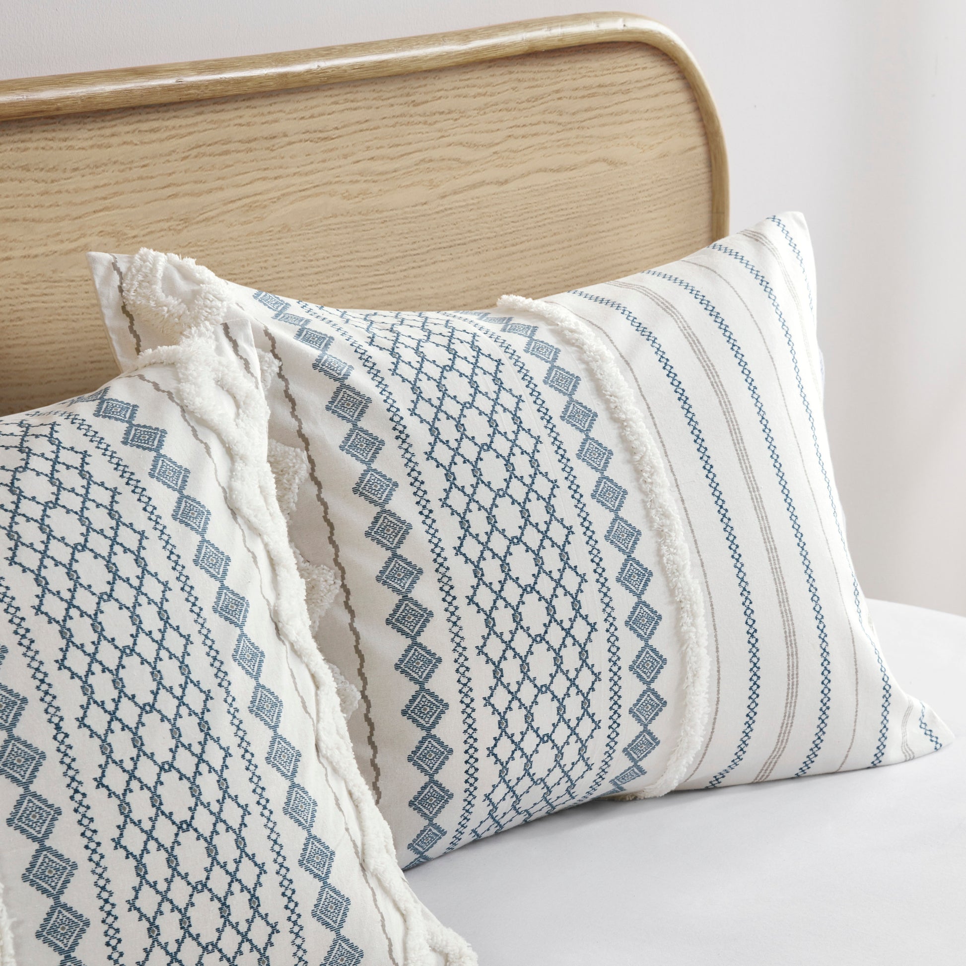 Cotton Printed Comforter Set With Chenille White Navy Full Queen Queen White Navy Cotton