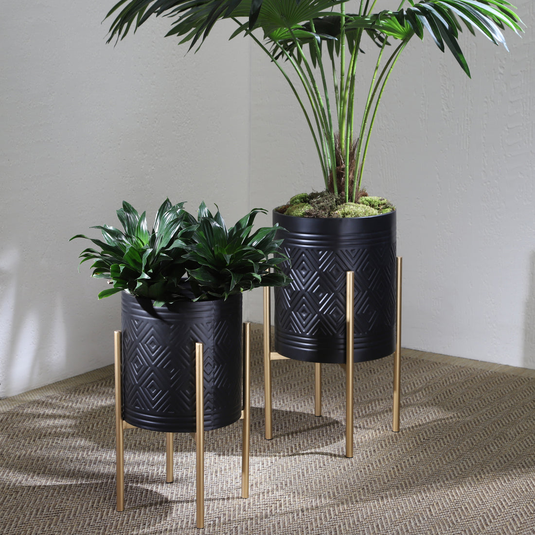 S 2 Aztec Planter On Metal Stand, Black Gold Black Iron