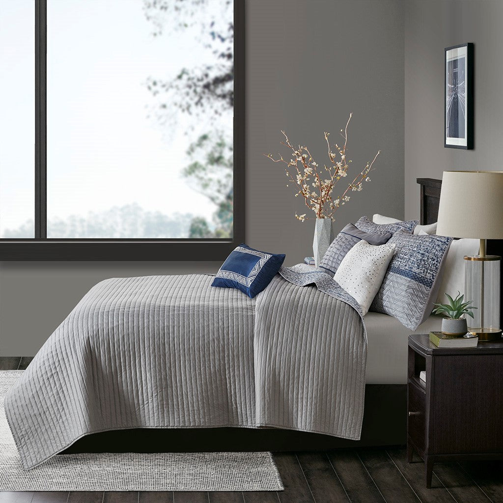 6 Piece Reversible Jacquard Quilt Set With Throw Pillows Navy King Cal King Navy Cotton
