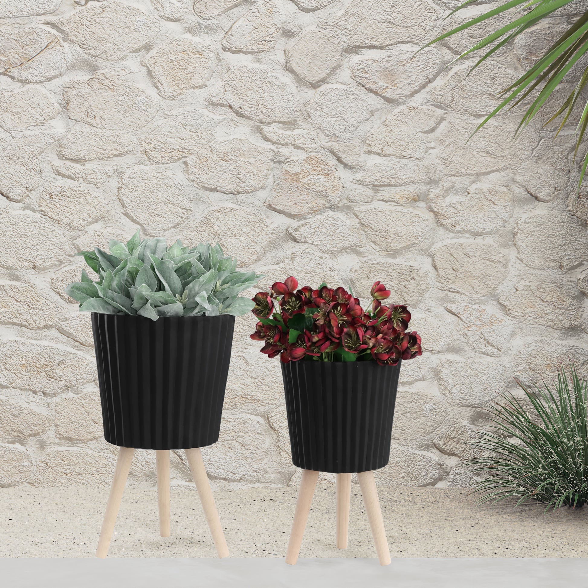 S 2 10 12" Ridged Planter W Wood Legs, Black Kd Black Polyresin