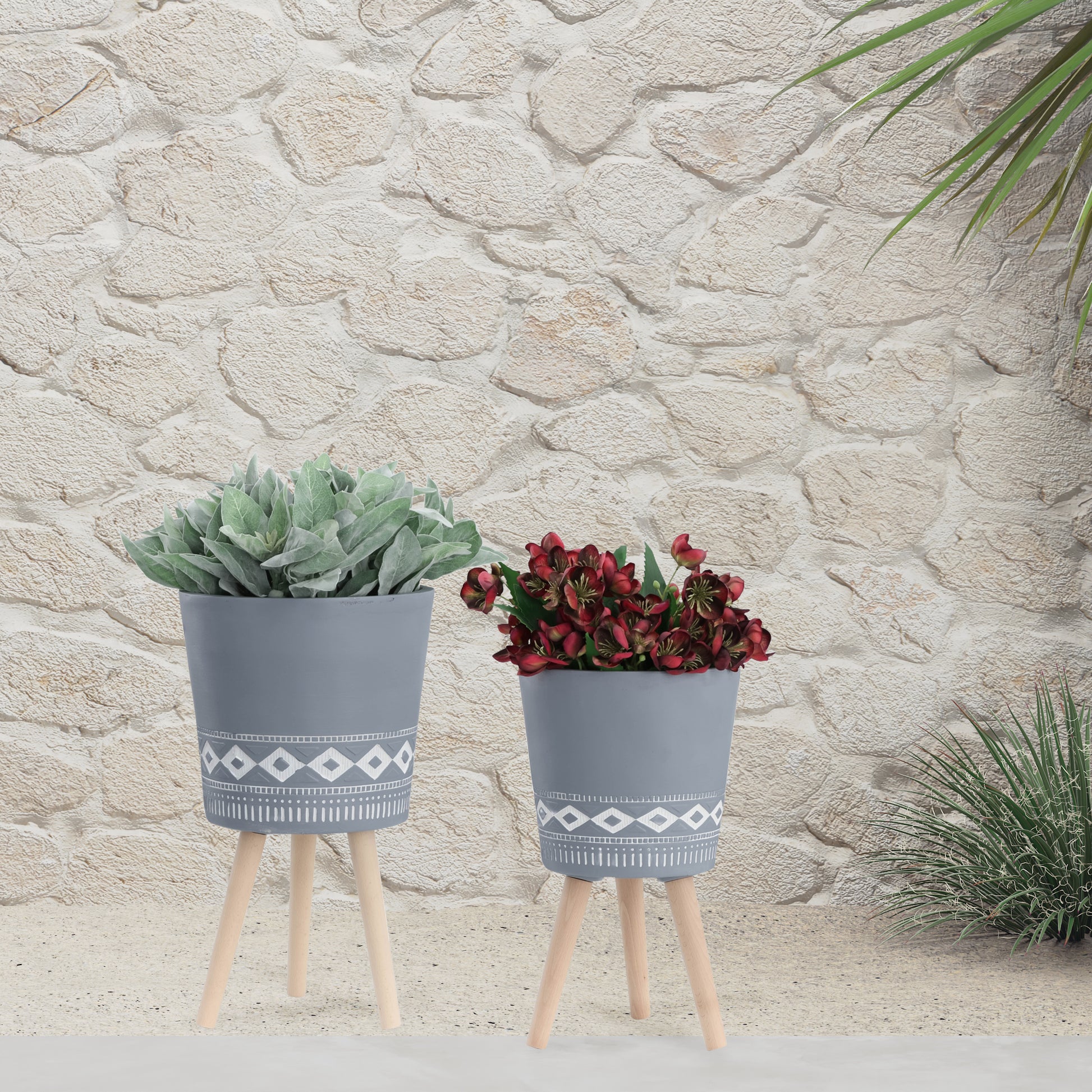 S 2 10 12" Diamond Planter W Wood Legs, Gray Kd Gray Polyresin