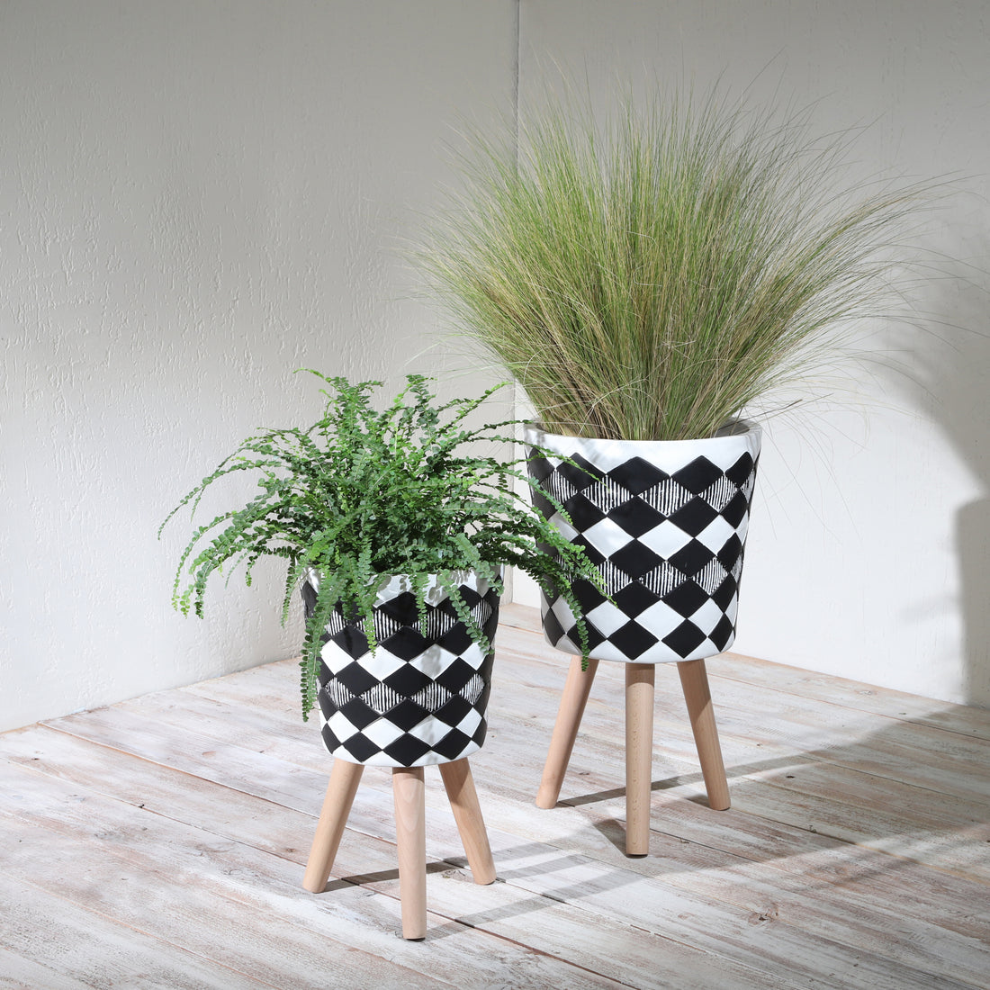 S 2 10 12" Diamond Planter W Wood Legs, Black Kd Black Polyresin