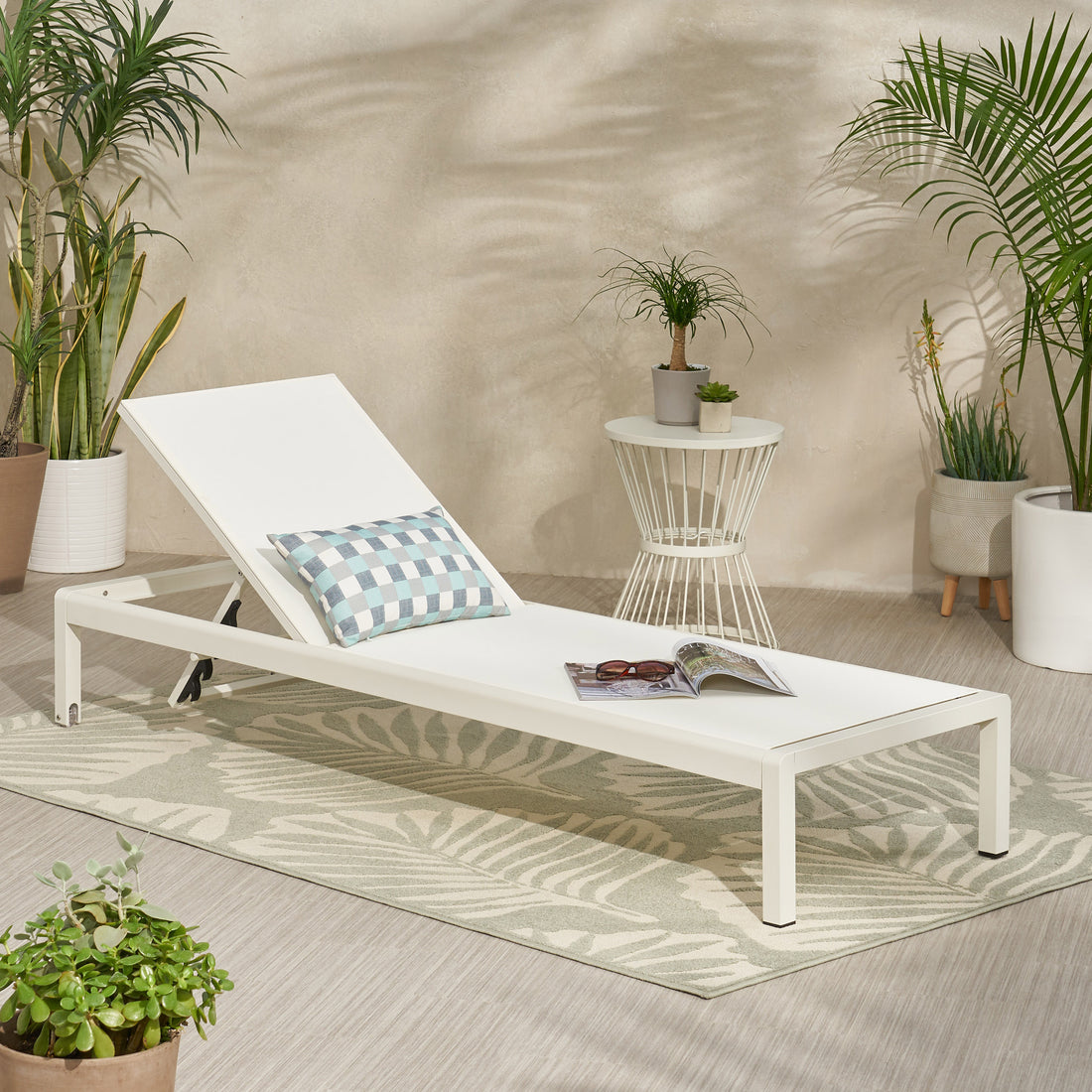 Cape Coral Kd Chaise Lounge White Mesh