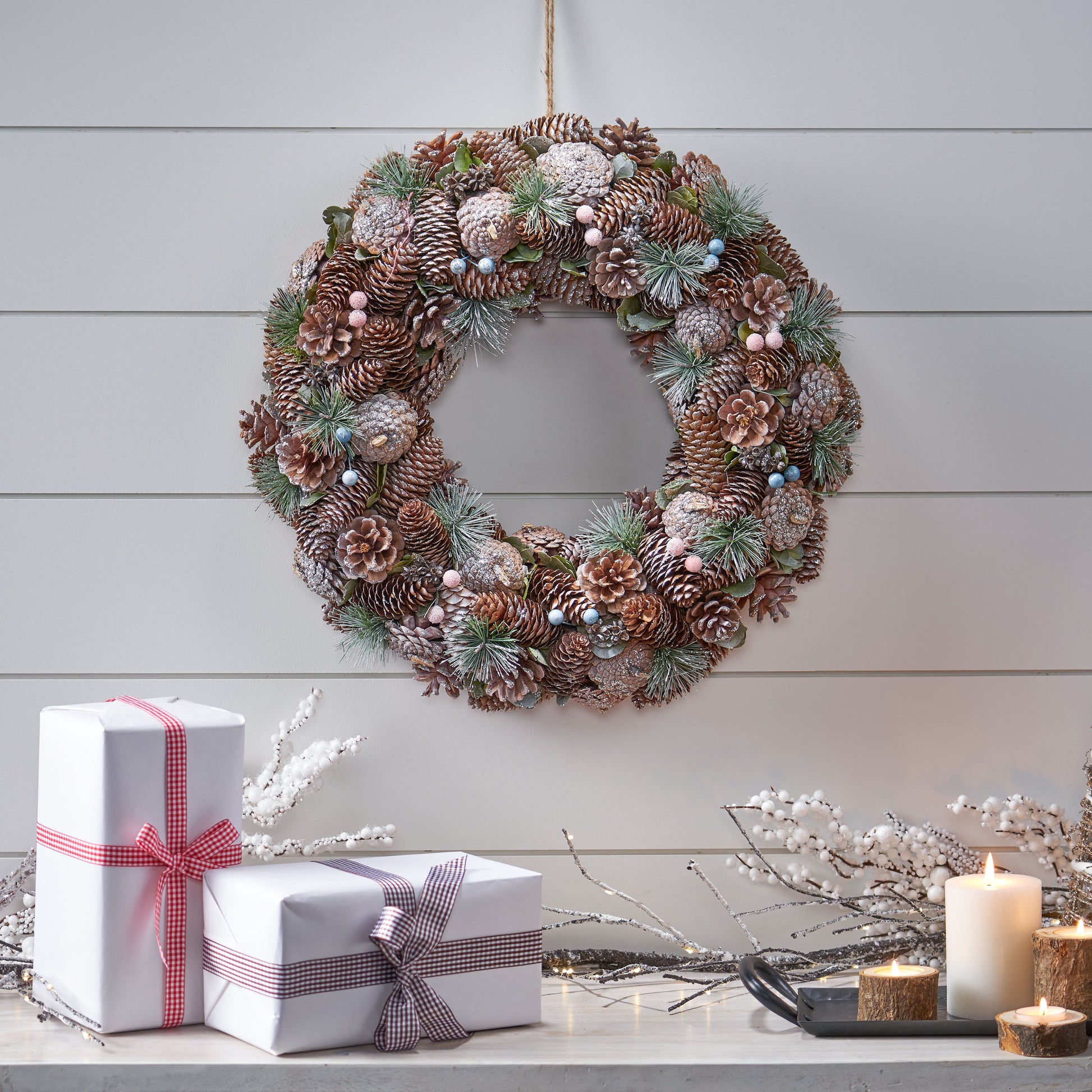 18.5'' Pine Cone Wreath Natural Foam