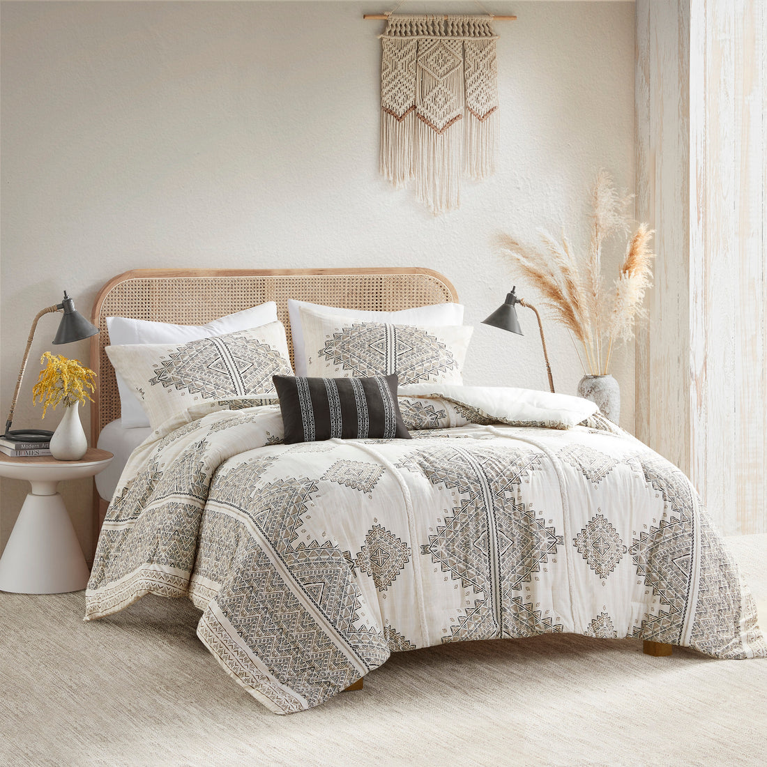 4 Piece Printed Comforter Set With Throw Pillow Black Ivory Full Queen Full Black Ivory Polyester