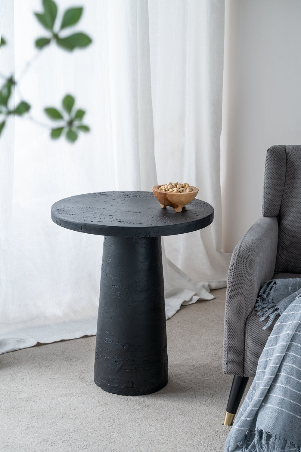 22X22X25.5" Black Round Side Table With Pedestal Base Black Magnesium Oxide