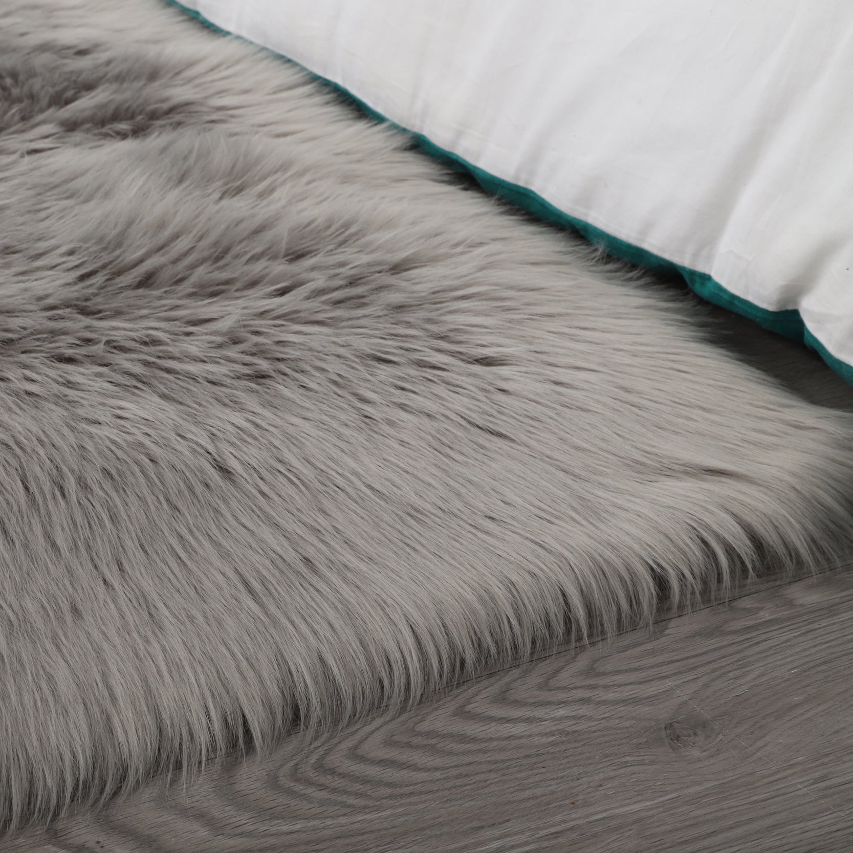 "Cozy Collection" Ultra Soft Fluffy Faux Fur Sheepskin Area Rug Light Grey Polyester