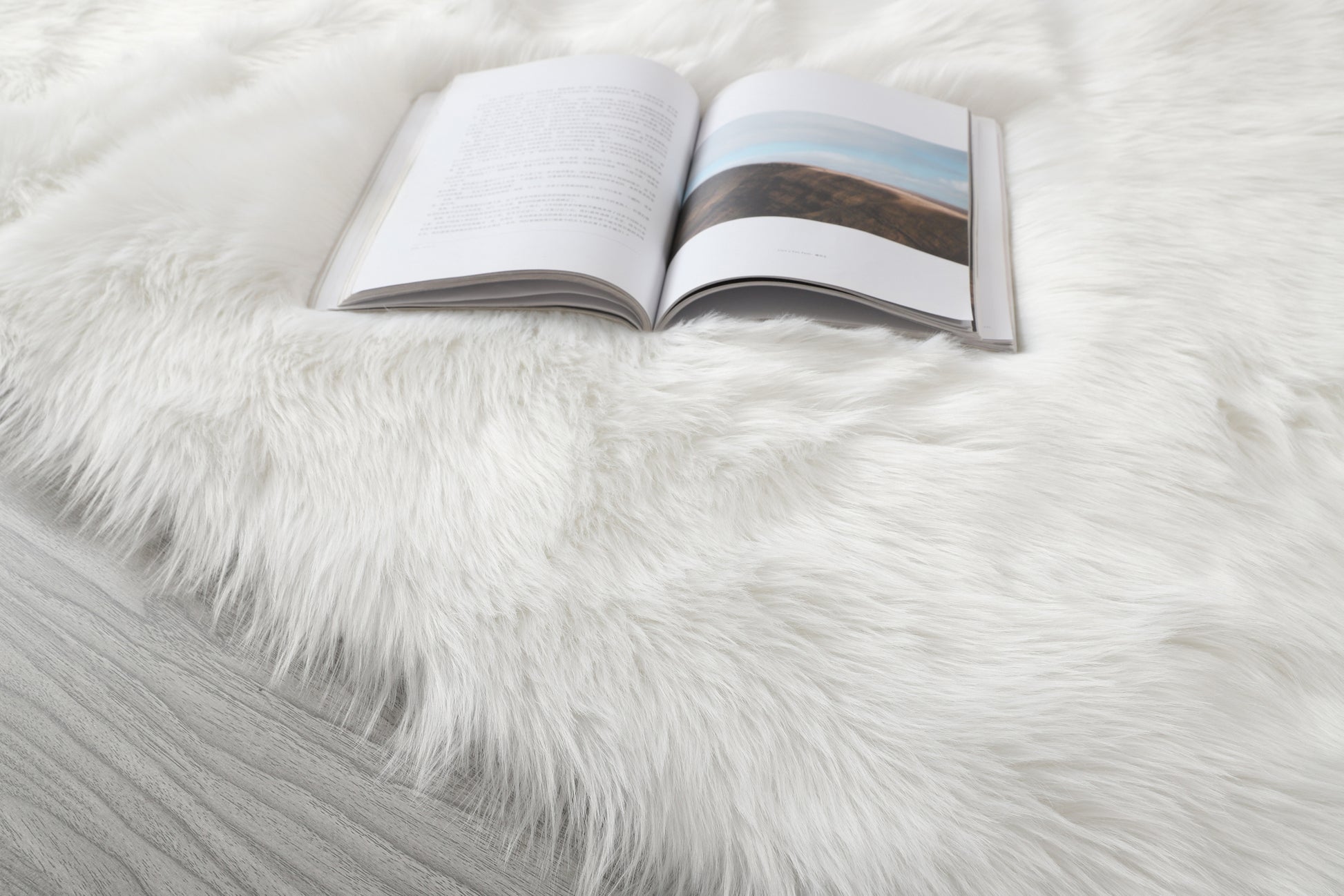 "Cozy Collection" Ultra Soft Fluffy Faux Fur Sheepskin Area Rug White Polyester