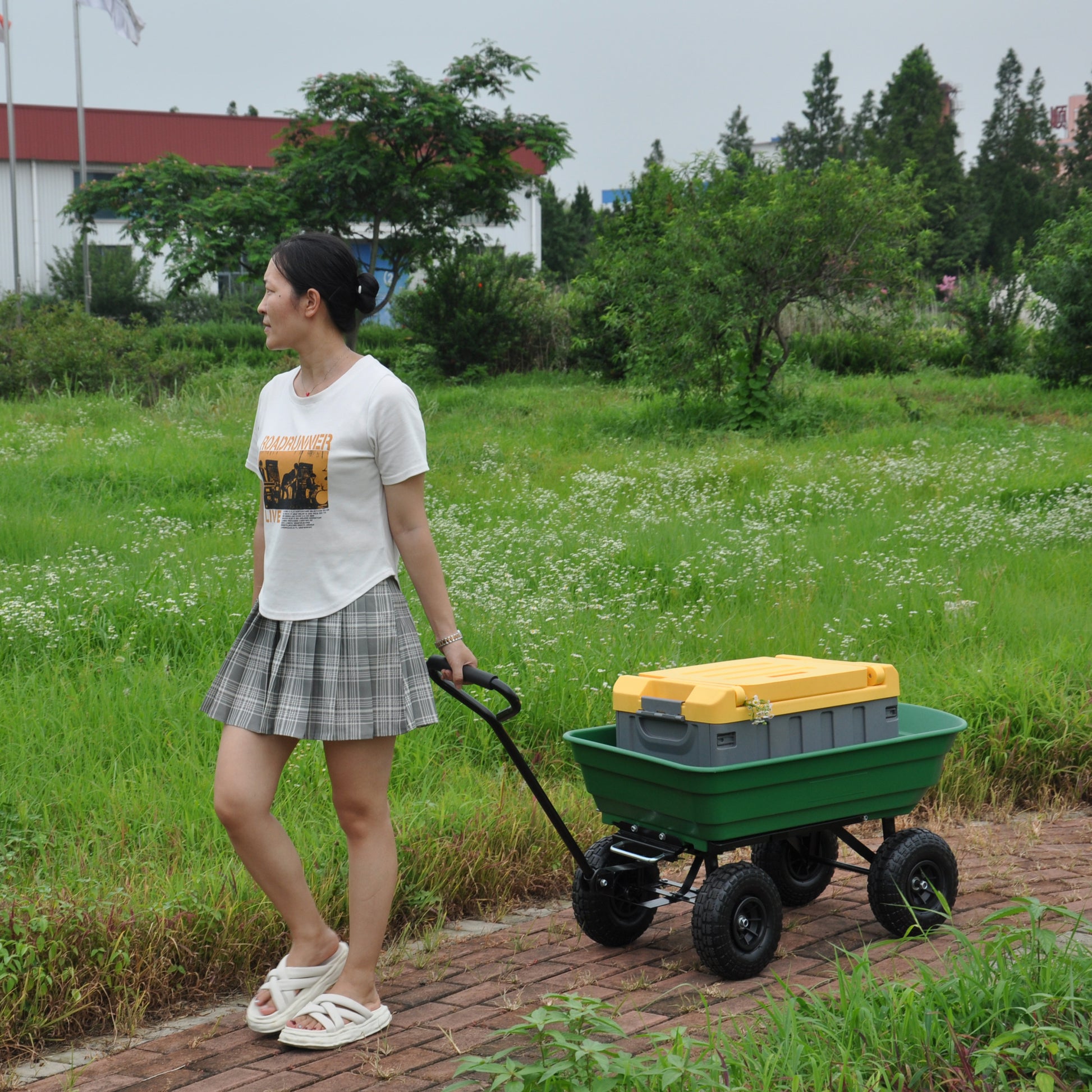 Folding Car Poly Garden Dump Truck With Steel Frame, 10 Inches. Pneumatic Tire, 300 Pound Capacity, 75 Liter Truck Body Grass Green Metal