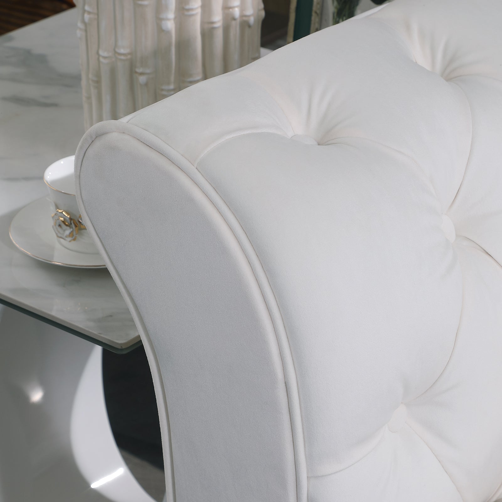 Chesterfield Sofa ,Stanford Sofahigh Quality Chesterfield Sofa ,White Colortufted And Wrinkled Fabric Sofa Contemporary Stanford Sofa .Rseater Tufted Sofa With Scroll Arm And Scroll Back White Velvet