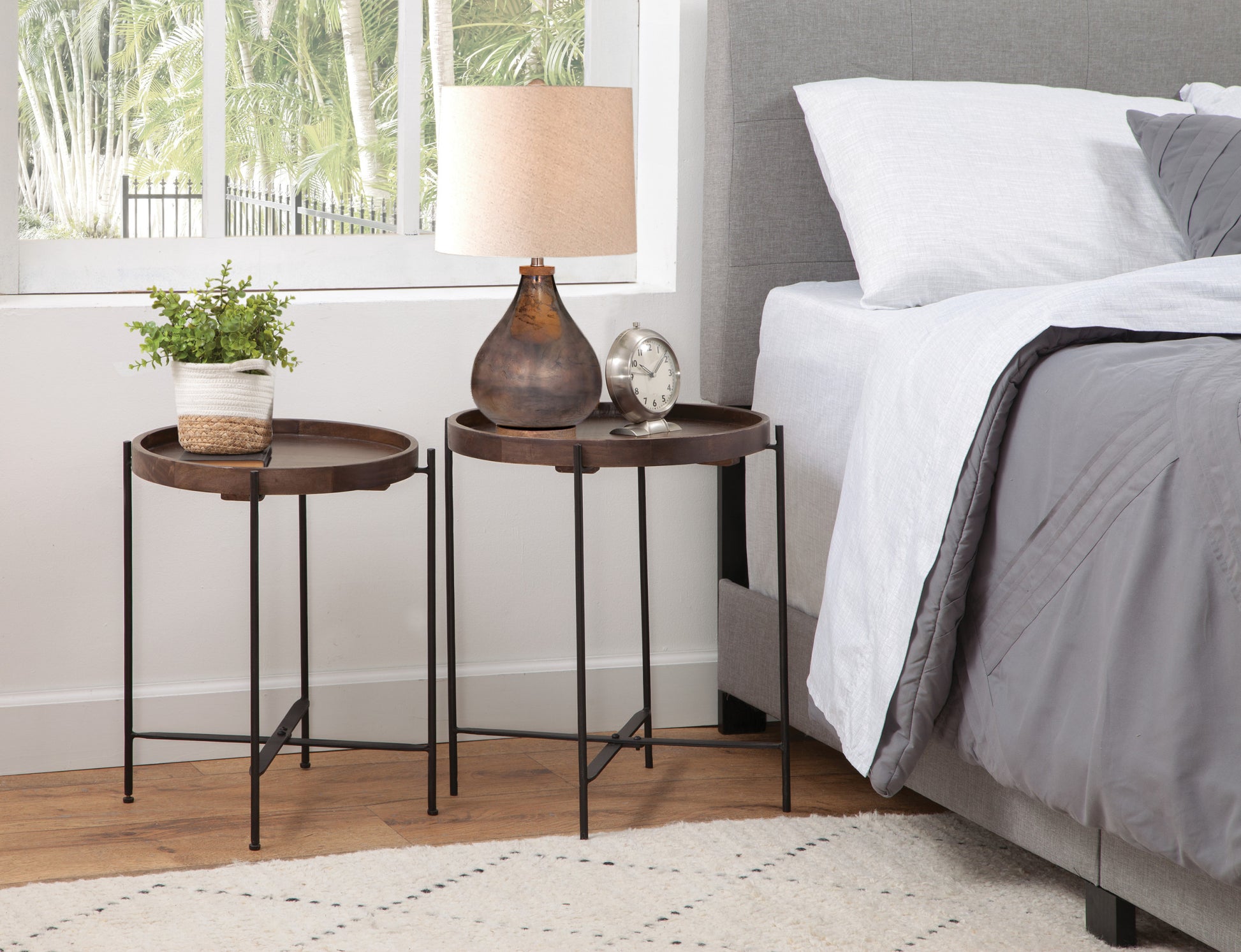 Set Of 2 Modern Round Wood Brown Side Tables With Metal Legs Contemporary Accent Furniture For Living Room, Bedroom, Or Office Stylish And Functional Home D Cor Accessories Brown Wood