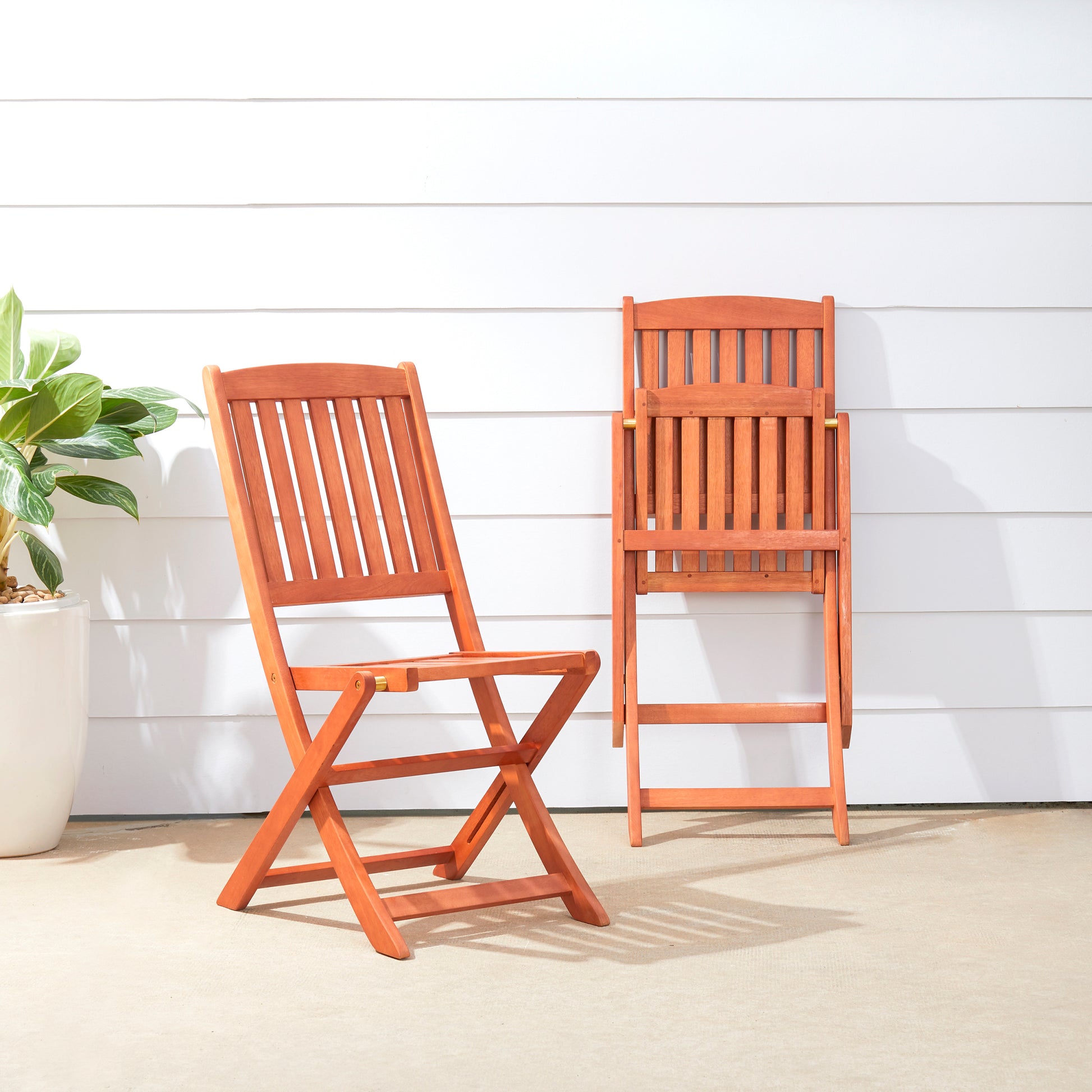 Lucius Reddish Brown Patio Folding Chairs Set Of 2 Natural Wood Wood Eucalyptus