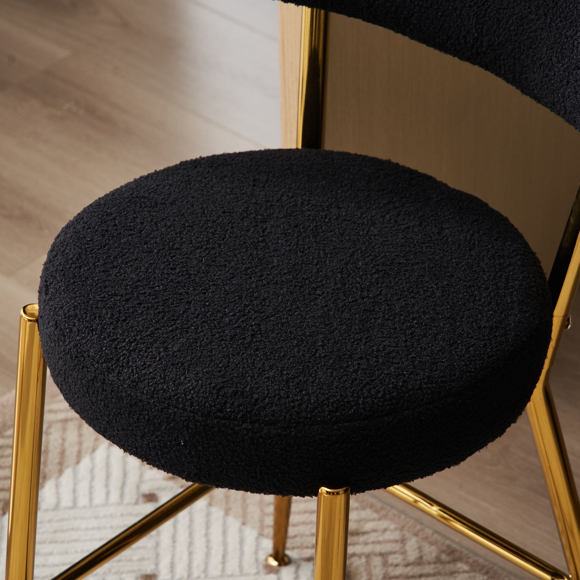 Set Of 4 Modern Teddy Fabric Upholstered Bar Stools Metal Base High Stool Suitable For Kitchen, Dining And Living Room Black Stylish And Comfortable Island Seating Black Metal