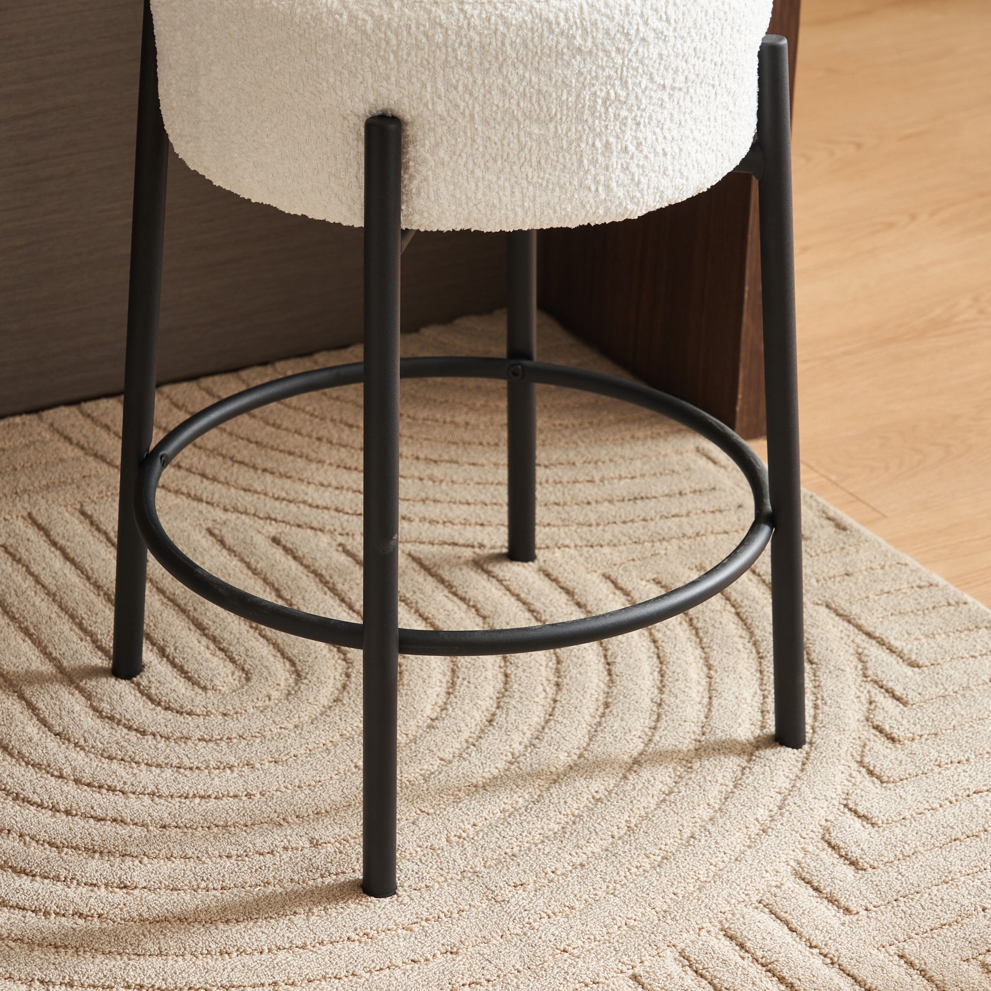 24" Tall, Round Bar Stools, Set Of 2 Contemporary Upholstered Dining Stools For Kitchens, Coffee Shops And Bar Stores Includes Sturdy Hardware Support Legs Beige Foam