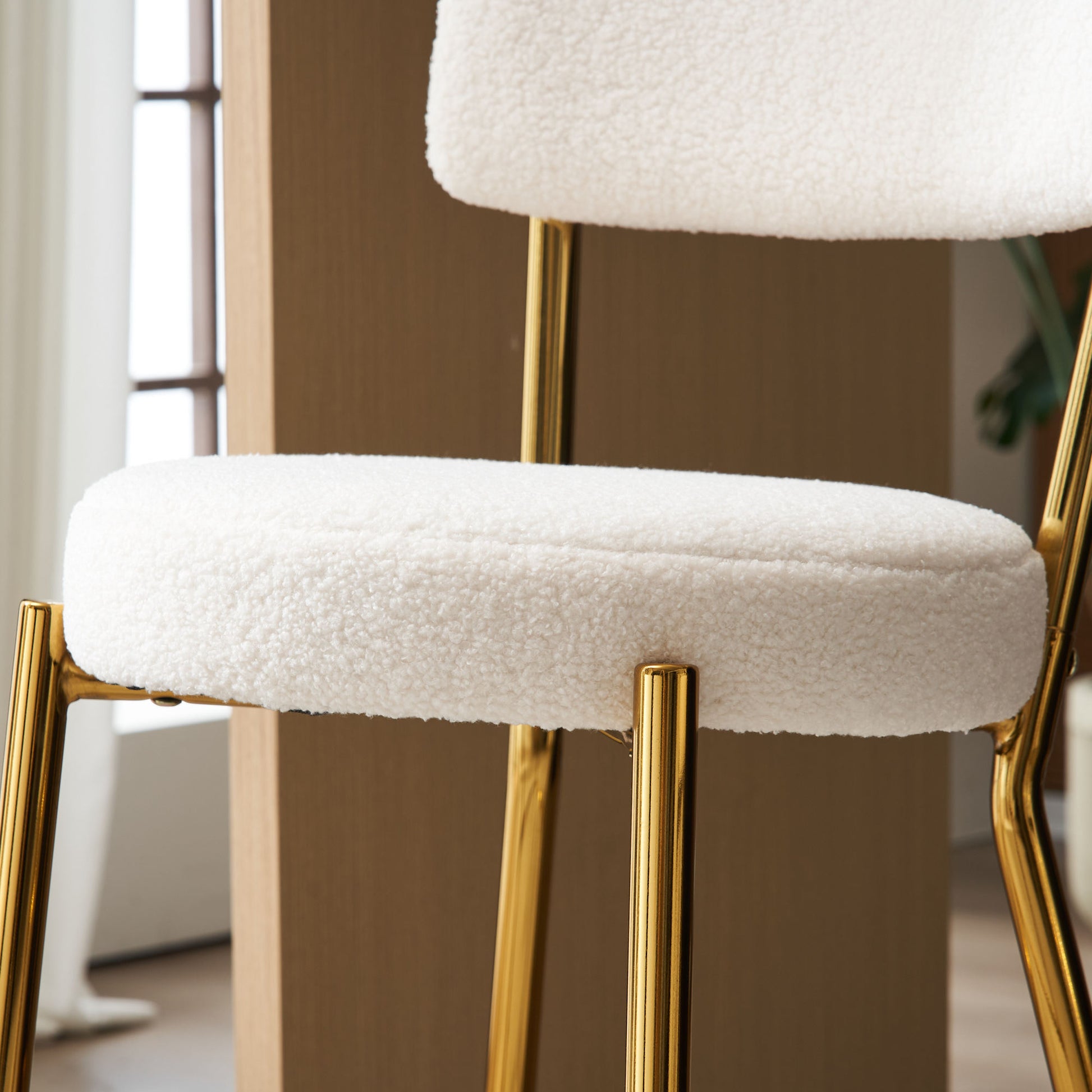 Set Of 4 Modern Teddy Fabric Upholstered Bar Stools Metal Base High Stool Suitable For Kitchen, Dining And Living Room Beige Stylish And Comfortable Island Seating Beige Metal