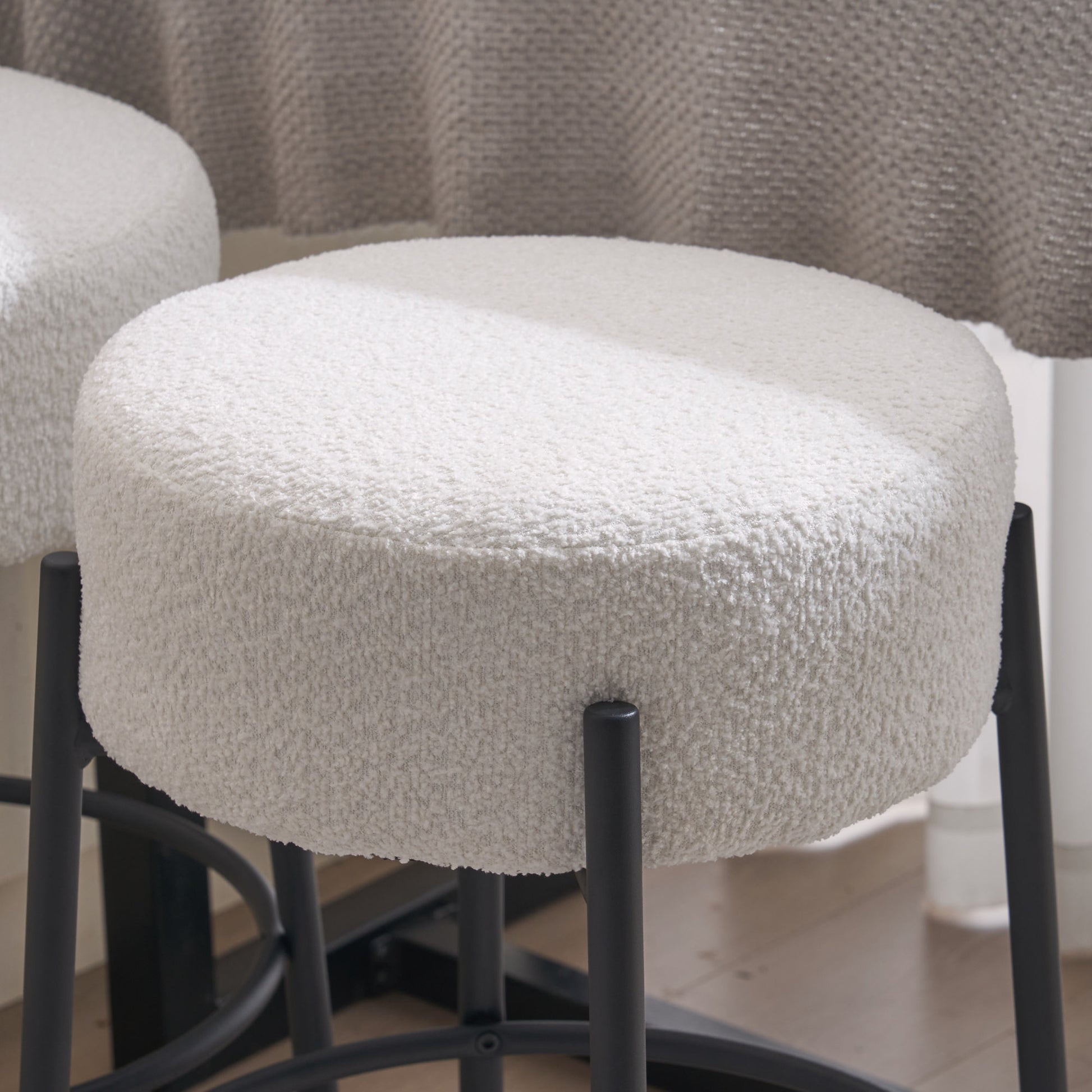 30" Tall, Round High Bar Stools, Set Of 2 Contemporary Upholstered Dining Stools For Kitchens, Coffee Shops And Bar Stores Includes Sturdy Hardware Support Legs Beige Foam