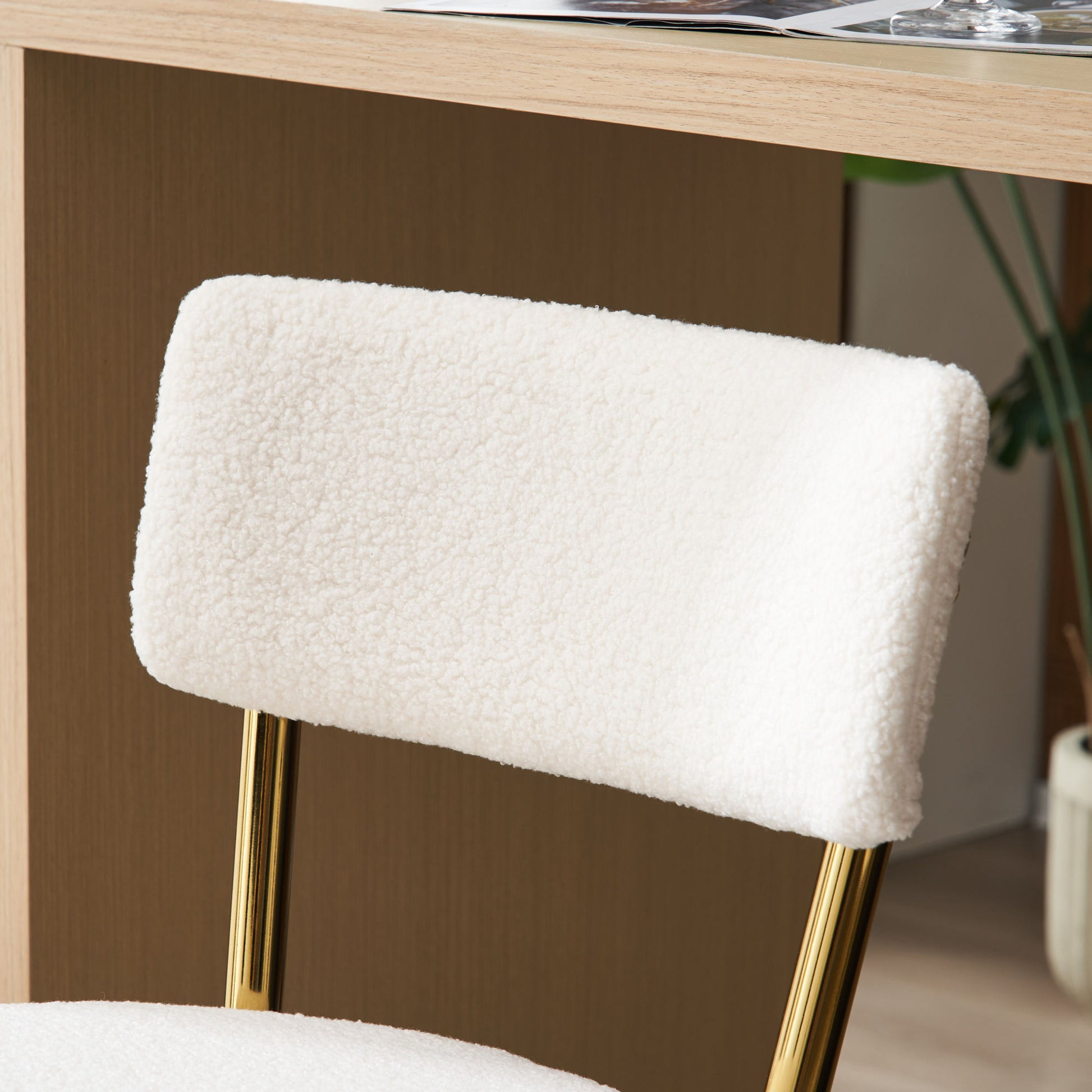Set Of 4 Modern Teddy Fabric Upholstered Bar Stools Metal Base High Stool Suitable For Kitchen, Dining And Living Room Beige Stylish And Comfortable Island Seating Beige Metal