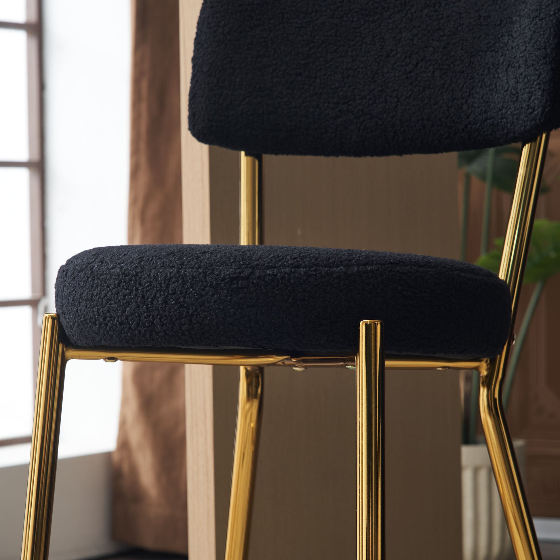 Set Of 4 Modern Teddy Fabric Upholstered Bar Stools Metal Base High Stool Suitable For Kitchen, Dining And Living Room Black Stylish And Comfortable Island Seating Black Metal