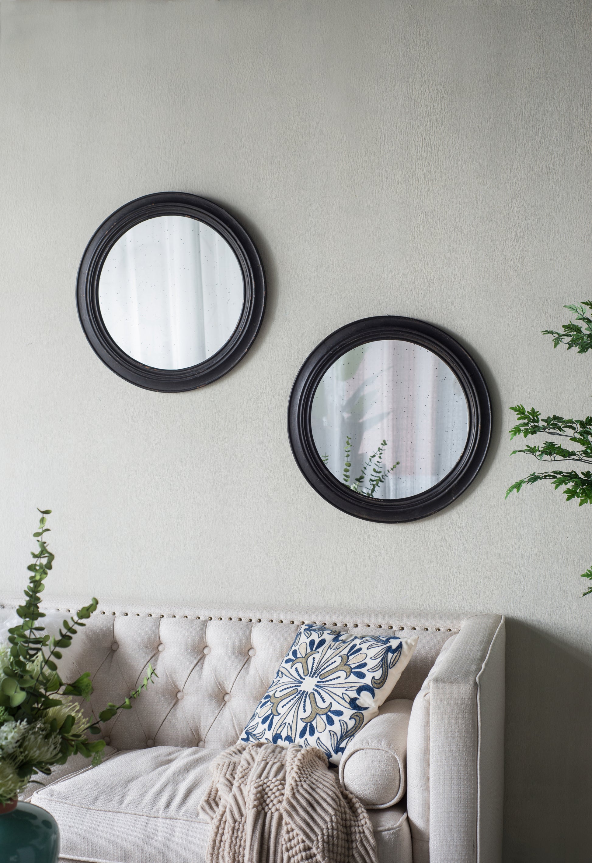 23.5" Circle Wall Mirror With Wooden Black Frame, Antique Classic Accent Mirror, For Living Room, Foyer, Bathroom, Office Black Mdf Glass