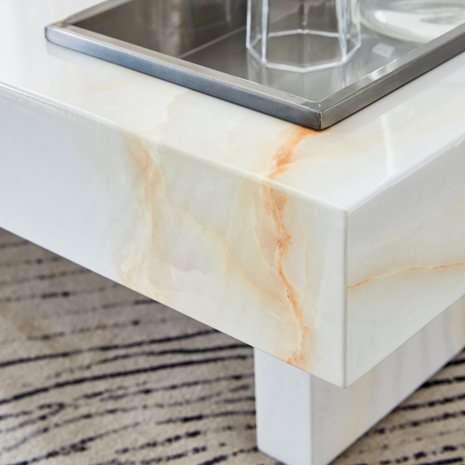 A Modern And Practical Coffee Table With Imitation Marble Patterns, Made Of Mdf Material. The Fusion Of Elegance And Natural Fashion 31.4"* 31.4"* 12 " White Mdf