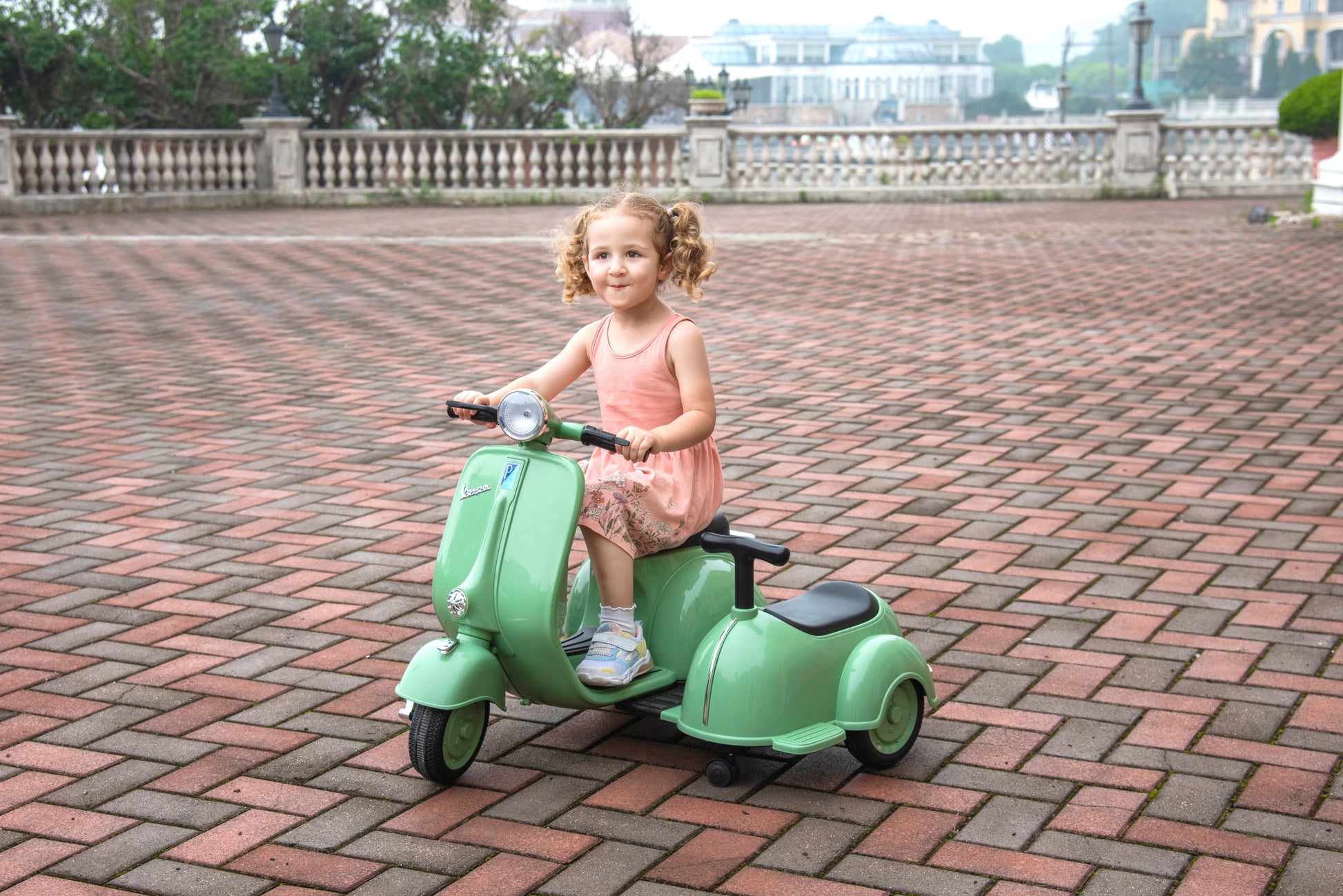 6V Licensed Vespa Scooter Motorcycle With Side Car For Kids, Green Green Under 50 Lbs Chrome