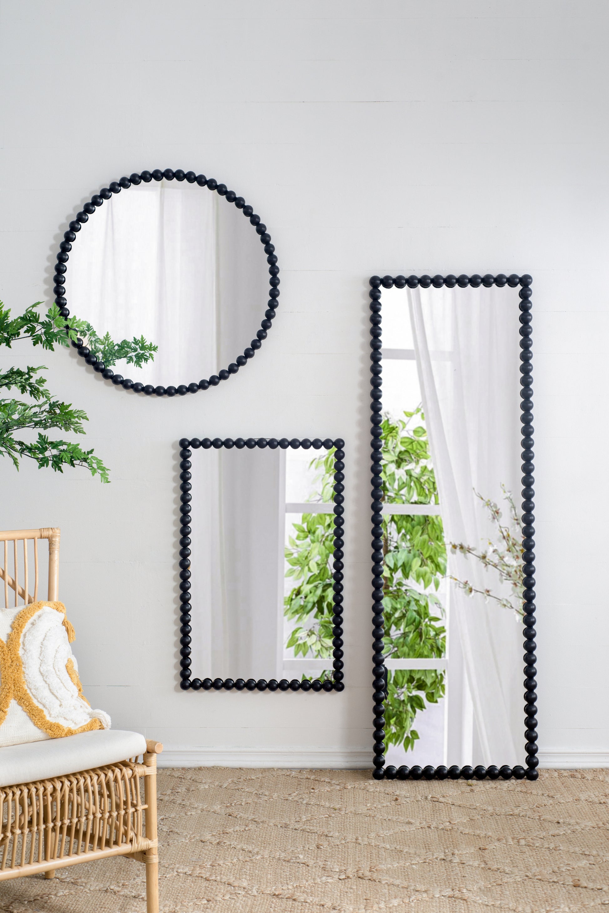 32" Circle Mirror With Metal Beaded Frame, Wall Mirror For Living Room Bedroom Entryway Black Metal