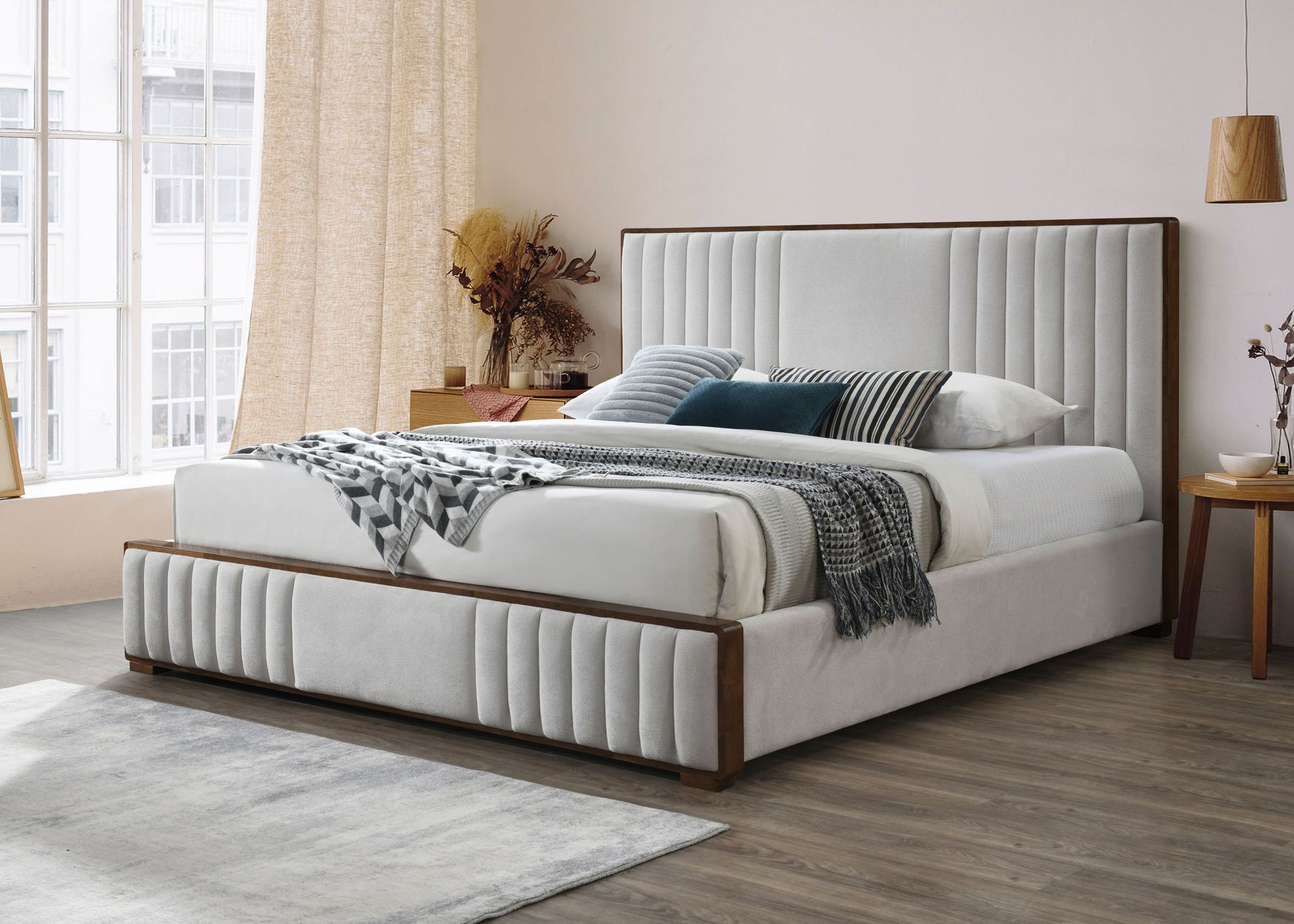 Kaleea Eastern King Bed, Light Gray Chenille & Walnut Finish Bd02467Ek Light Gray Chenille