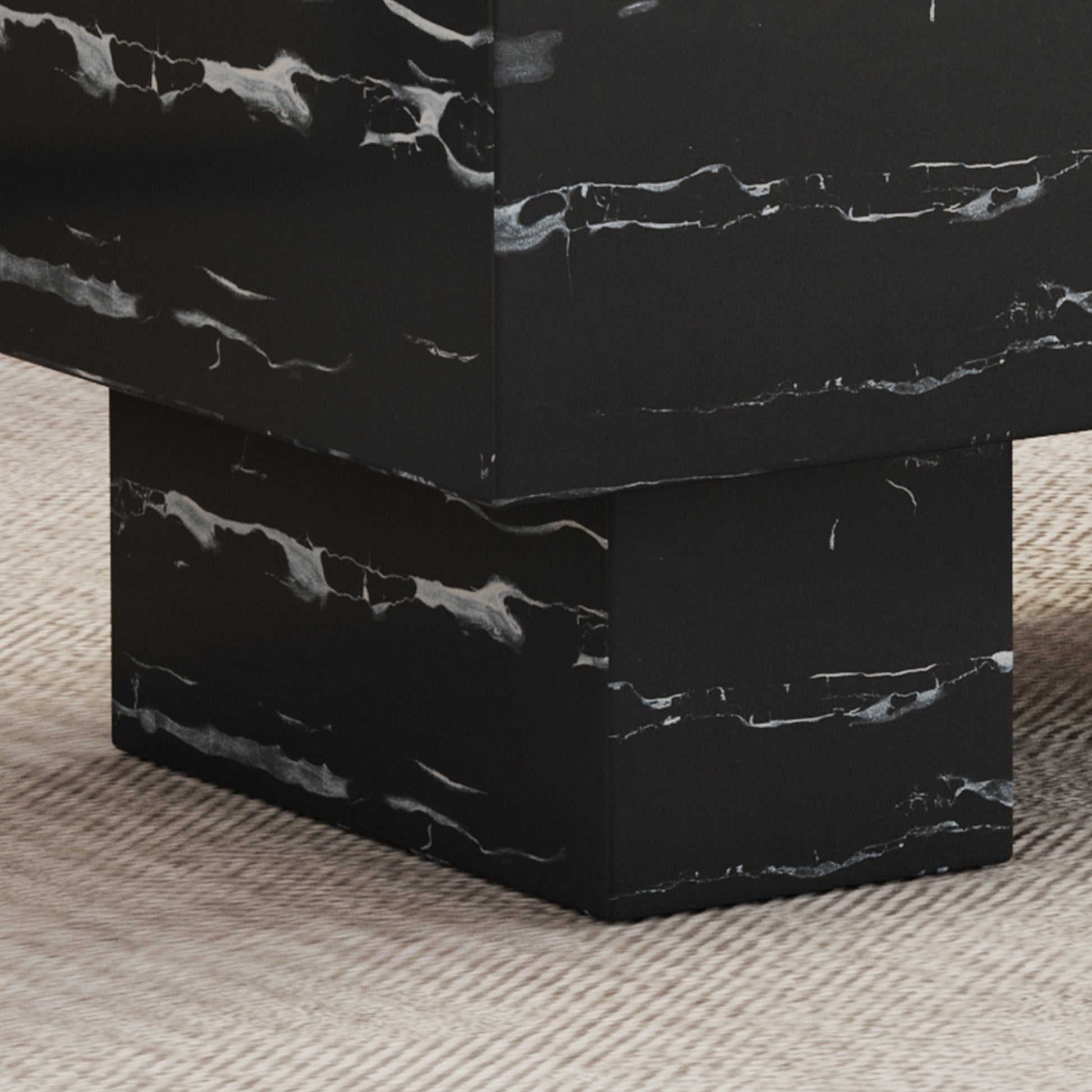 The Black Coffee Table Has Patterns. Modern Rectangular Table, Suitable For Living Rooms And Apartments. 43.3"*21.6"*17.2" Black Mdf