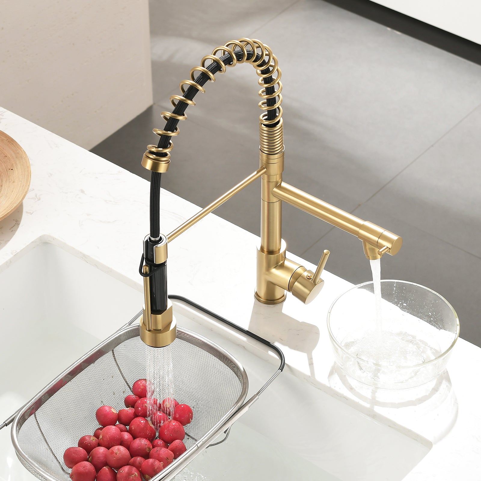 Commercial Kitchen Faucet With Pull Down Sprayer, Single Handle Single Lever Kitchen Sink Faucet Gold Kitchen Contemporary Ceramic Brass