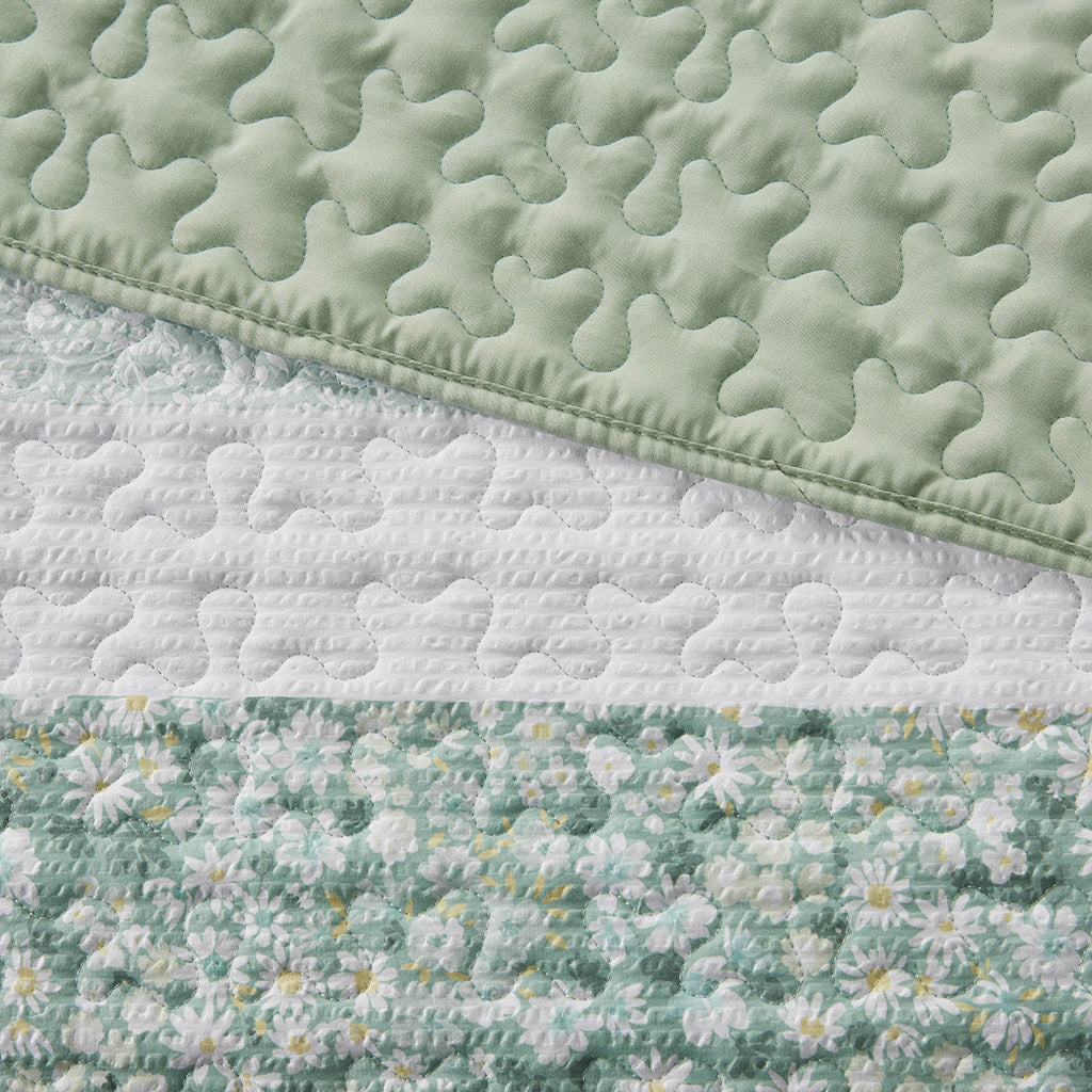 4 Piece Seersucker Quilt Set With Throw Pillow Green Polyester