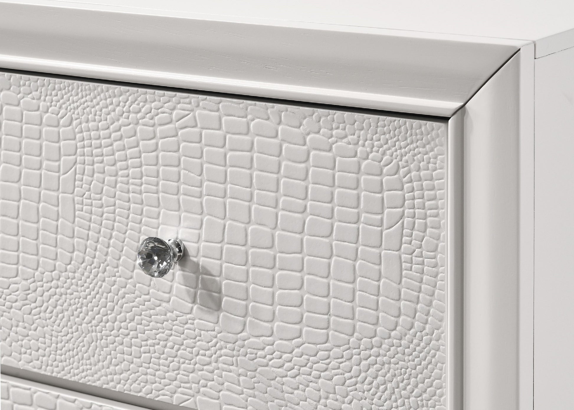 1Pc Modern Glam Style White Frost Finish Glam Five Drawer Chest Embossed Crocodile Pattern Wooden Bedroom Furniture White Bedroom Modern Solid Wood