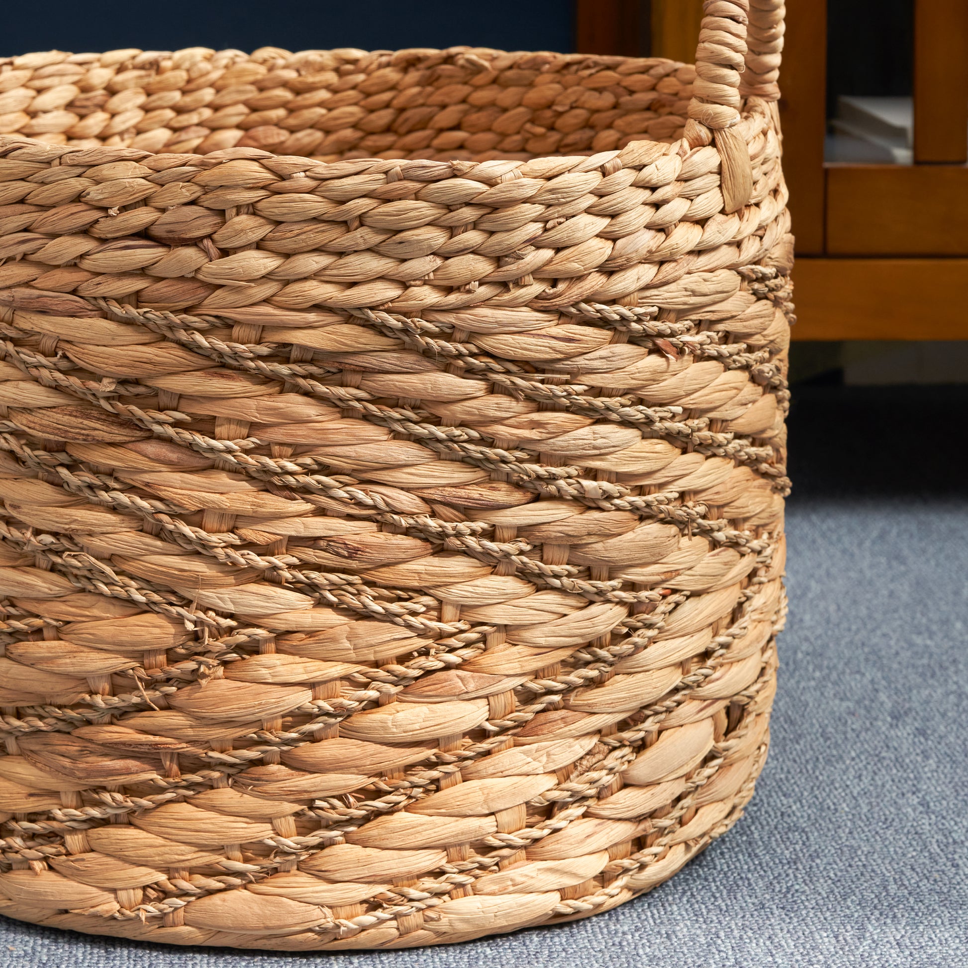 Round Water Hyacinth Seagrass Woven Basket With Handles 15" X 15" X 15" Natural Brown For Clothes, Towels, Canvas, Toys And Magazine Storage And Home Decoration Natural & Light Brown Wicker Water Hyacinth