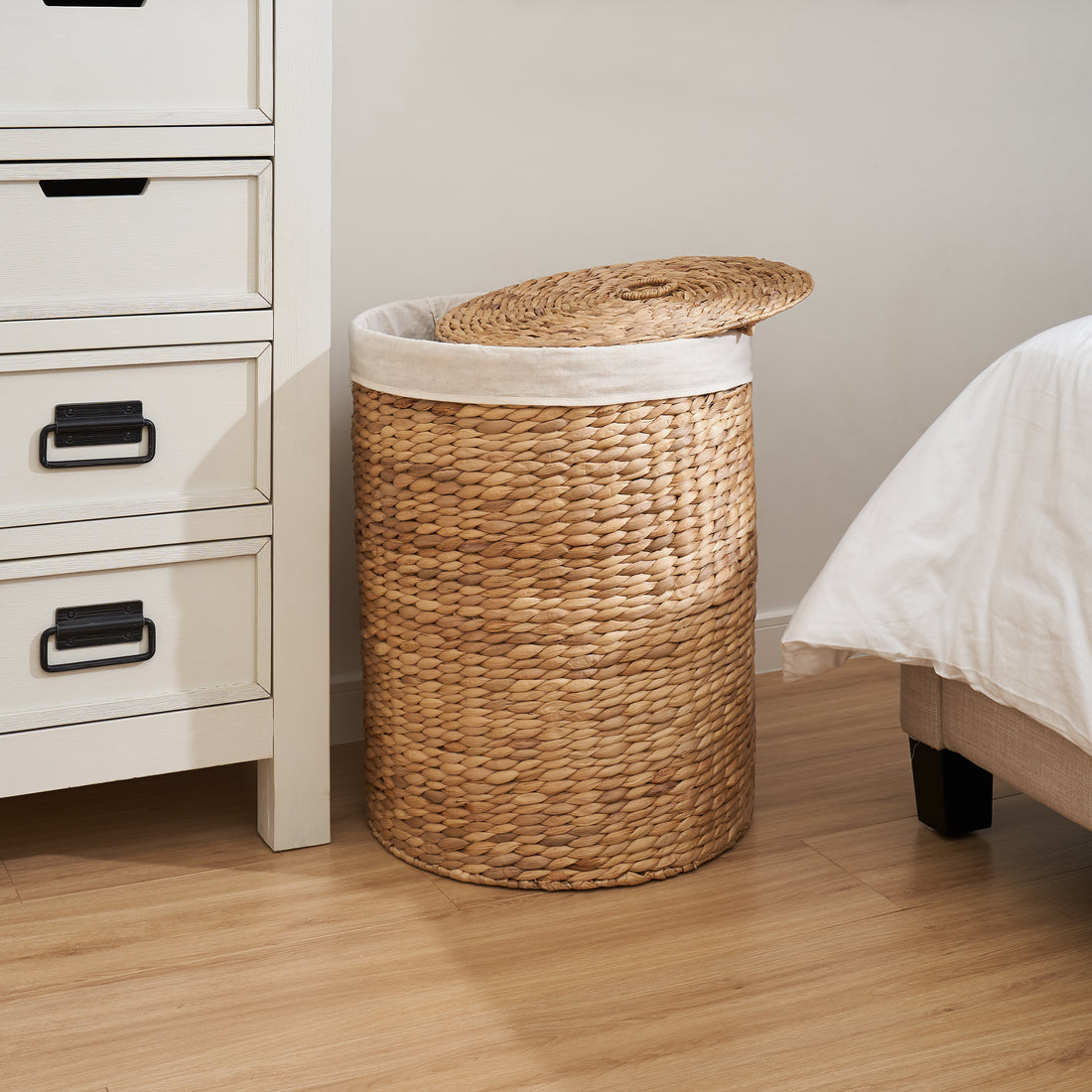 Ludmilla Round Tall Water Hyacinth Woven Wicker Laundry Hamper With Lid For Clothes, Canvas, Toys And Book Storage With Removable Liner 15" X 15" X 20" Natural Brown Natural & Light Brown Wicker Water Hyacinth