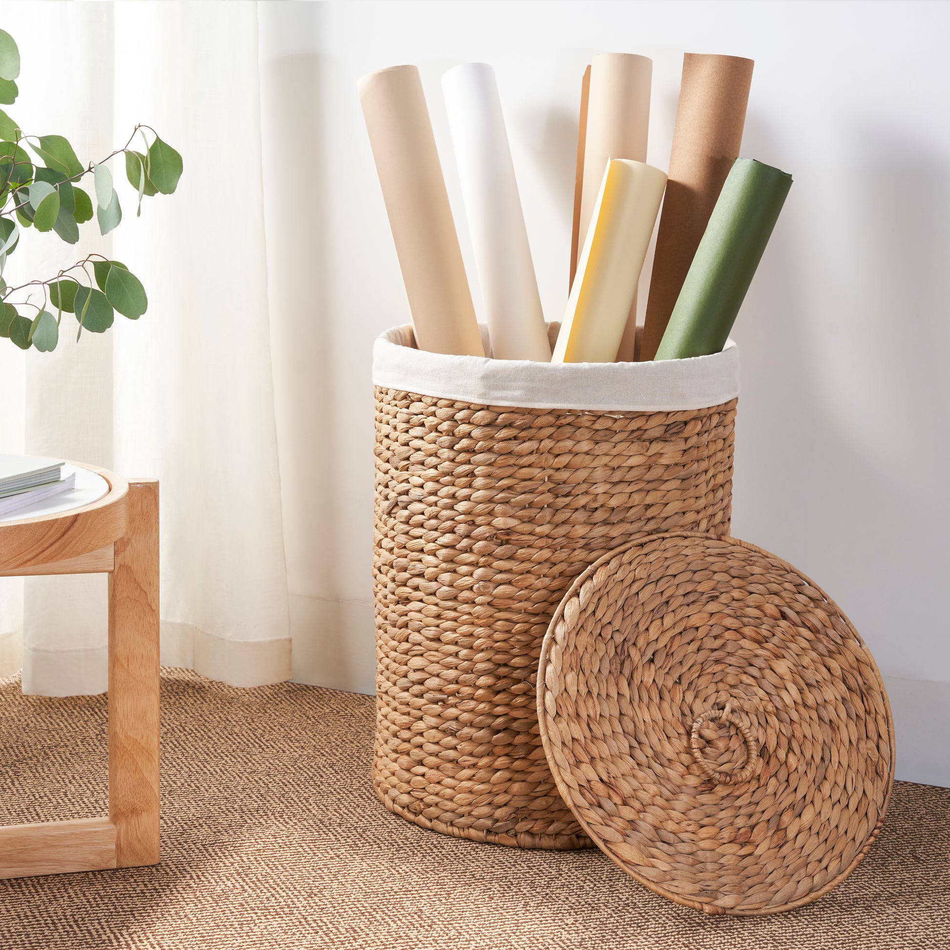 Ludmilla Round Tall Water Hyacinth Woven Wicker Laundry Hamper With Lid For Clothes, Canvas, Toys And Book Storage With Removable Liner 15" X 15" X 20" Natural Brown Natural & Light Brown Wicker Water Hyacinth