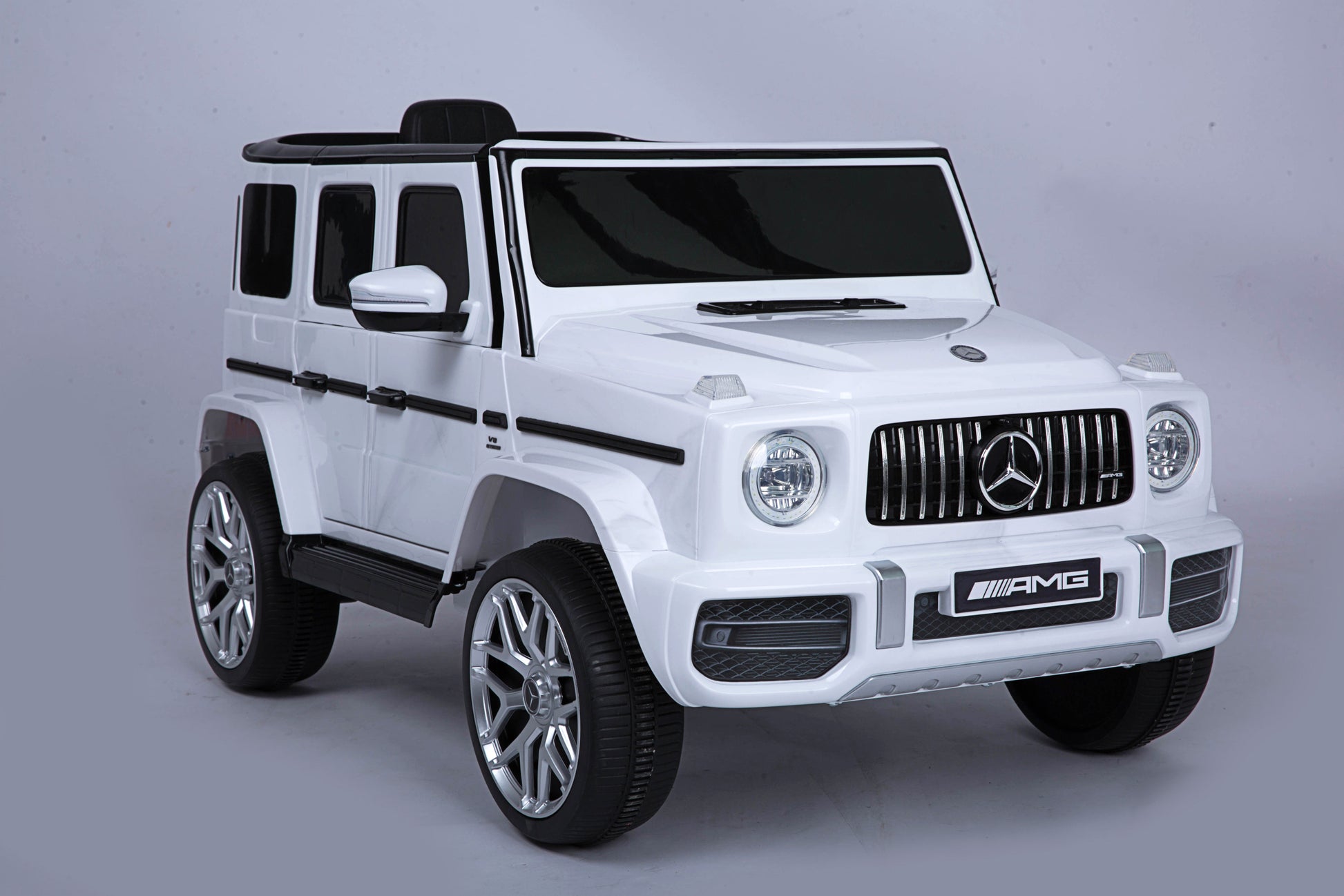 Licensed Mercedes Benz G63 Kids Ride On Car,Kids Electric Car With Remote Control 12V Licensed Children Car Motorized Vehicles For Girls,Boys,Giftmusic, Horn, Spring Suspension, Safety Lock White Plastic