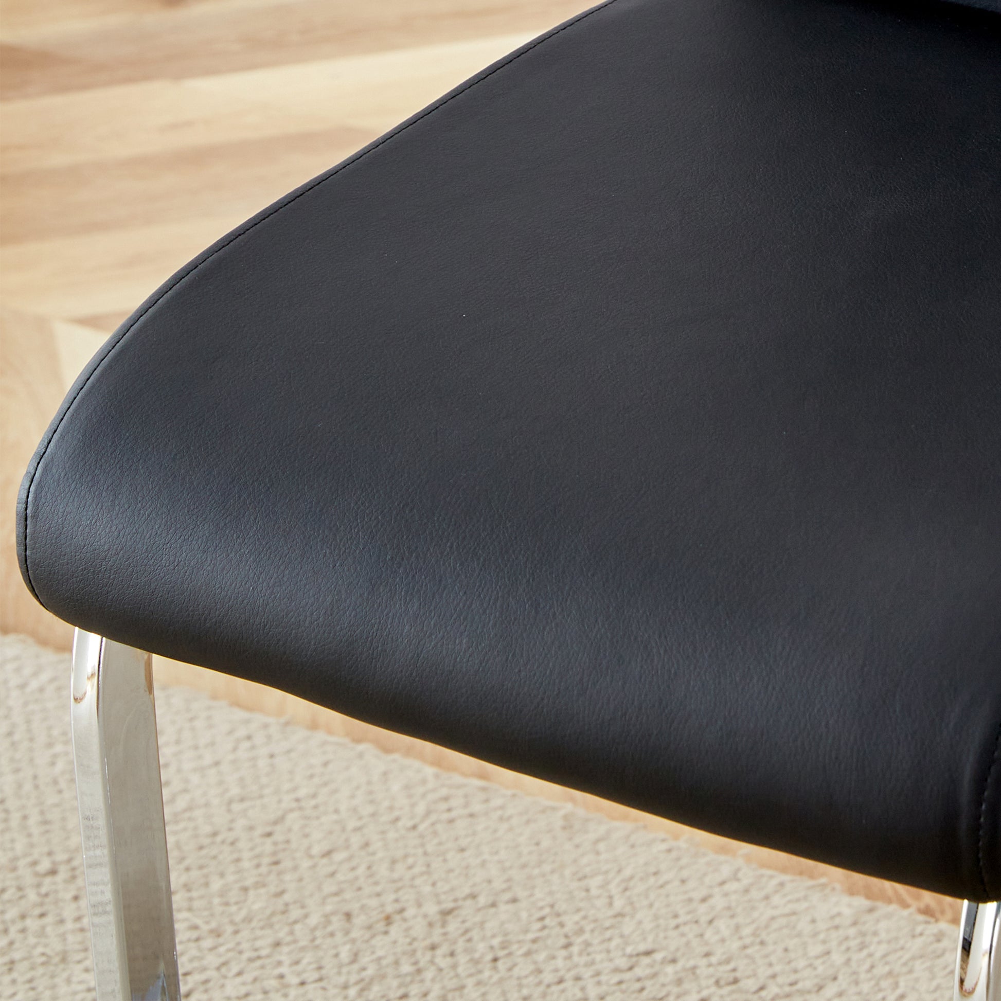 Table And Chair Set. A Rectangular Glass Dining Table With A 0.4 Inch Tempered Glass Tabletop And Mdf Board V Shaped Bracket, Paired With Chairs Consisting Of Pu Seat Cushions And Silver Metal Legs. Black Seats 4 Tempered Glass
