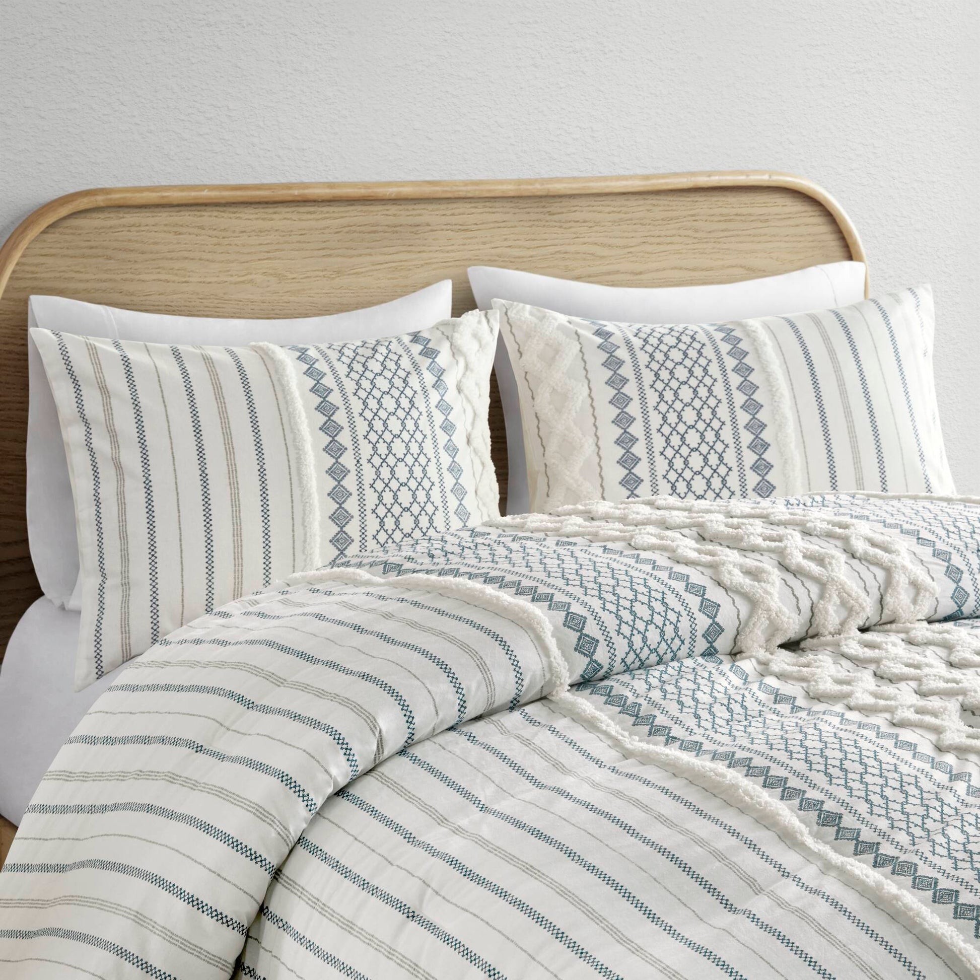 Cotton Printed Comforter Set With Chenille White Navy Full Queen Queen White Navy Cotton