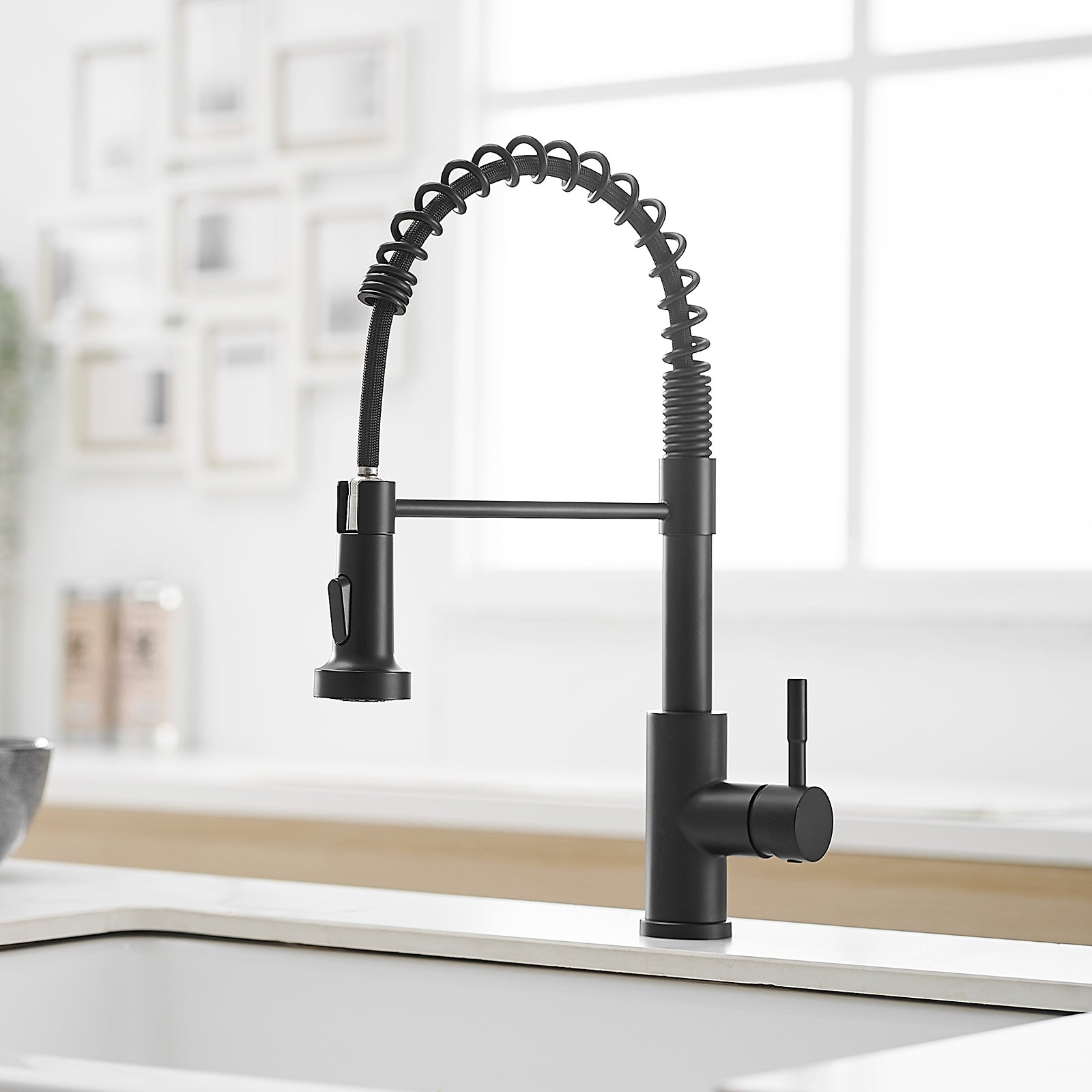 Kitchen Faucet With Pull Down Sprayer Black Stainless Steel Single Handle Pull Out Spring Sink Faucets Black Kitchen Classic,Contemporary,Modern Ceramic Stainless Steel