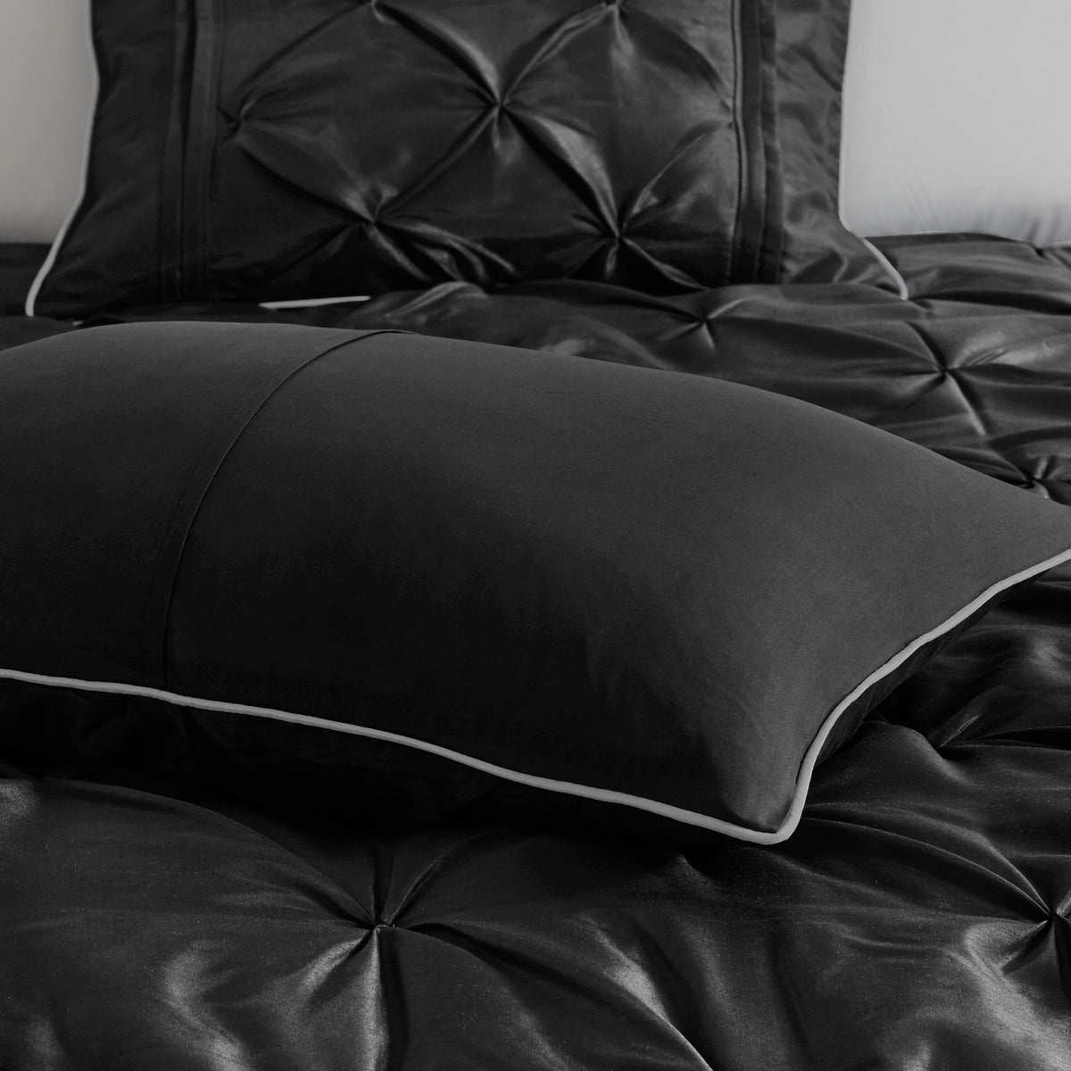 7 Piece Tufted Comforter Set Black Queen Queen Black Polyester