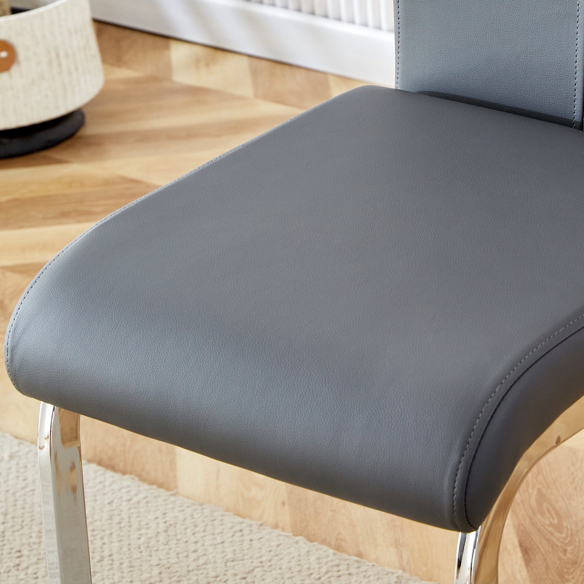 Table And Chair Set. A Rectangular Glass Dining Table With A 0.4 Inch Tempered Glass Tabletop And Mdf Board V Shaped Bracket, Paired With Chairs Consisting Of Pu Seat Cushions And Silver Metal Legs. Black Gray Seats 4 Tempered Glass