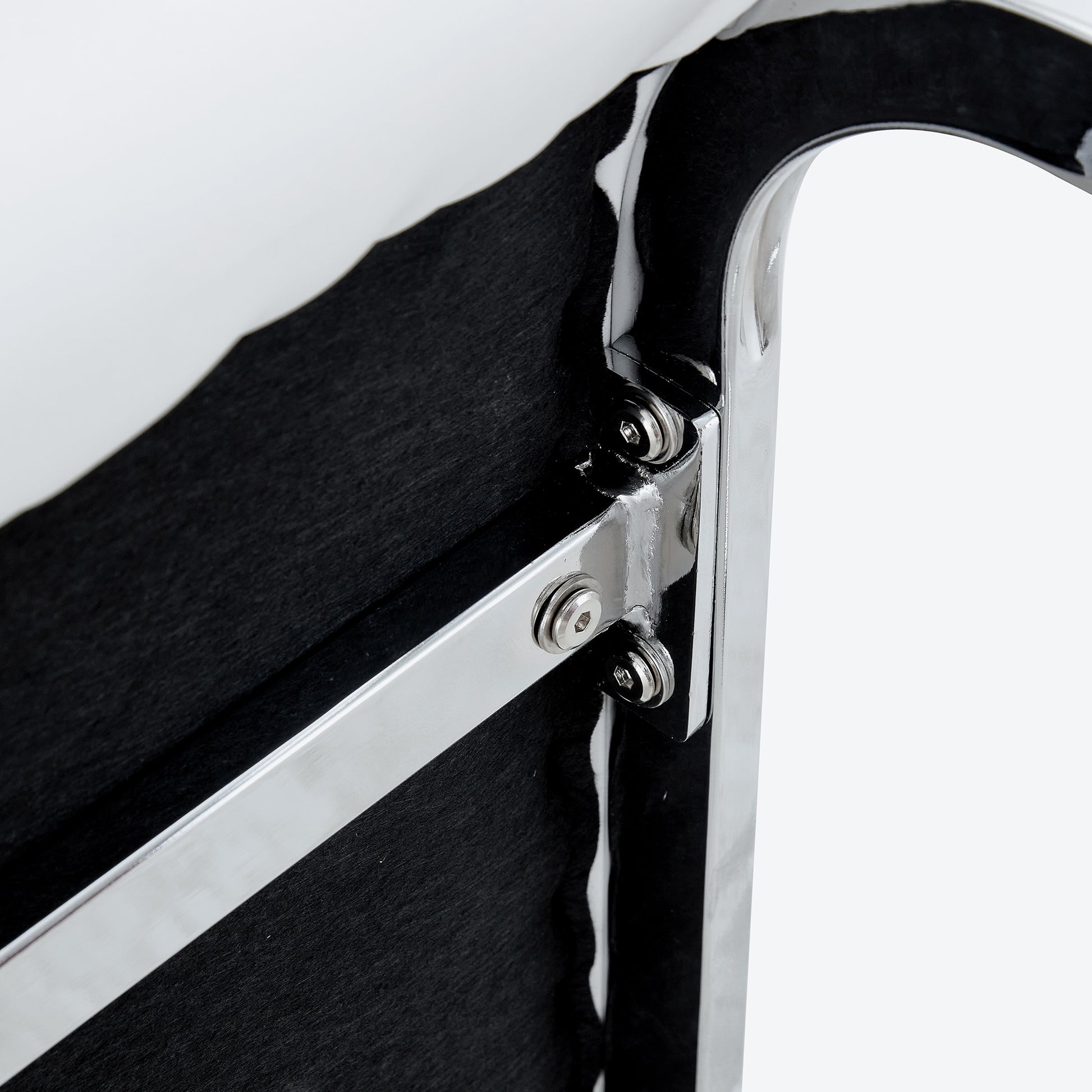 Table And Chair Set.Modern Dining Table,Tempered Glass Tabletop And Silver Colored Leg.Paired With 4 Soft And Comfortable White Pu Chair, Perfect For Dinner, Meetings, Home And Office Decor. White