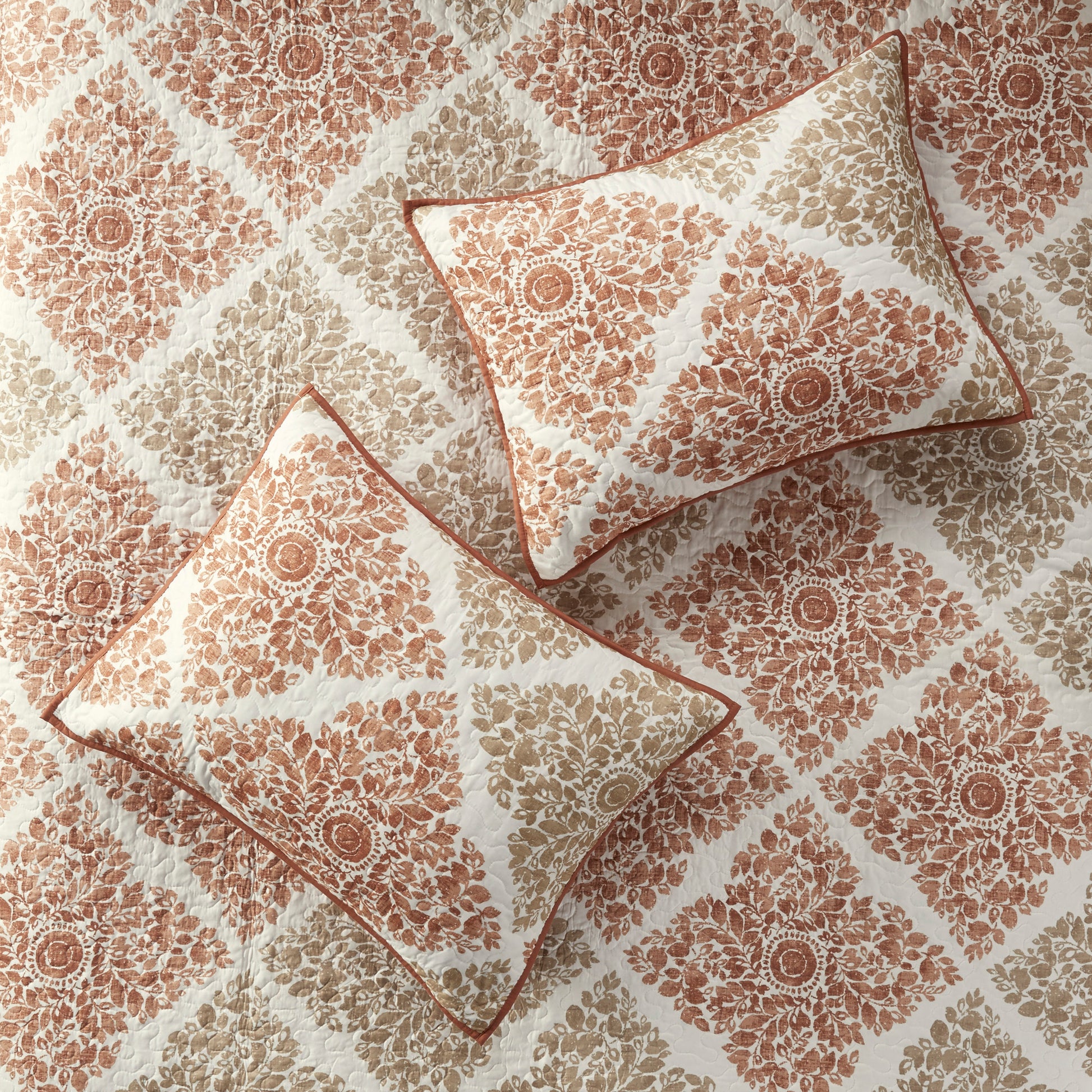 6 Piece Printed Quilt Set With Throw Pillows Multi King Cal King King Multi Cotton