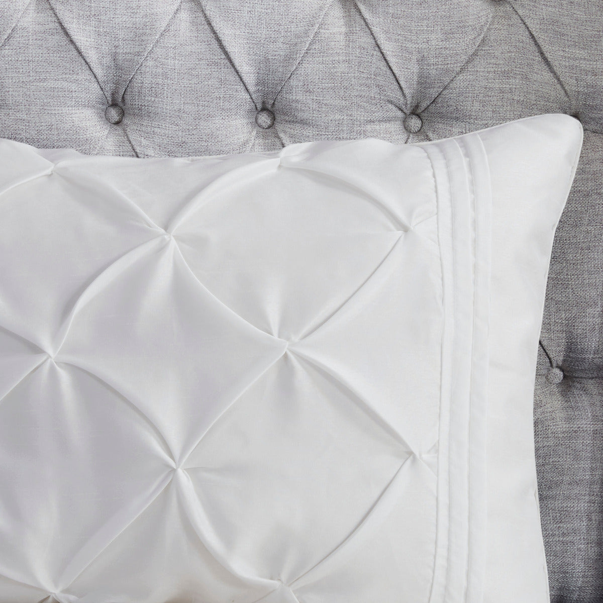 7 Piece Tufted Comforter Set White King King White Polyester